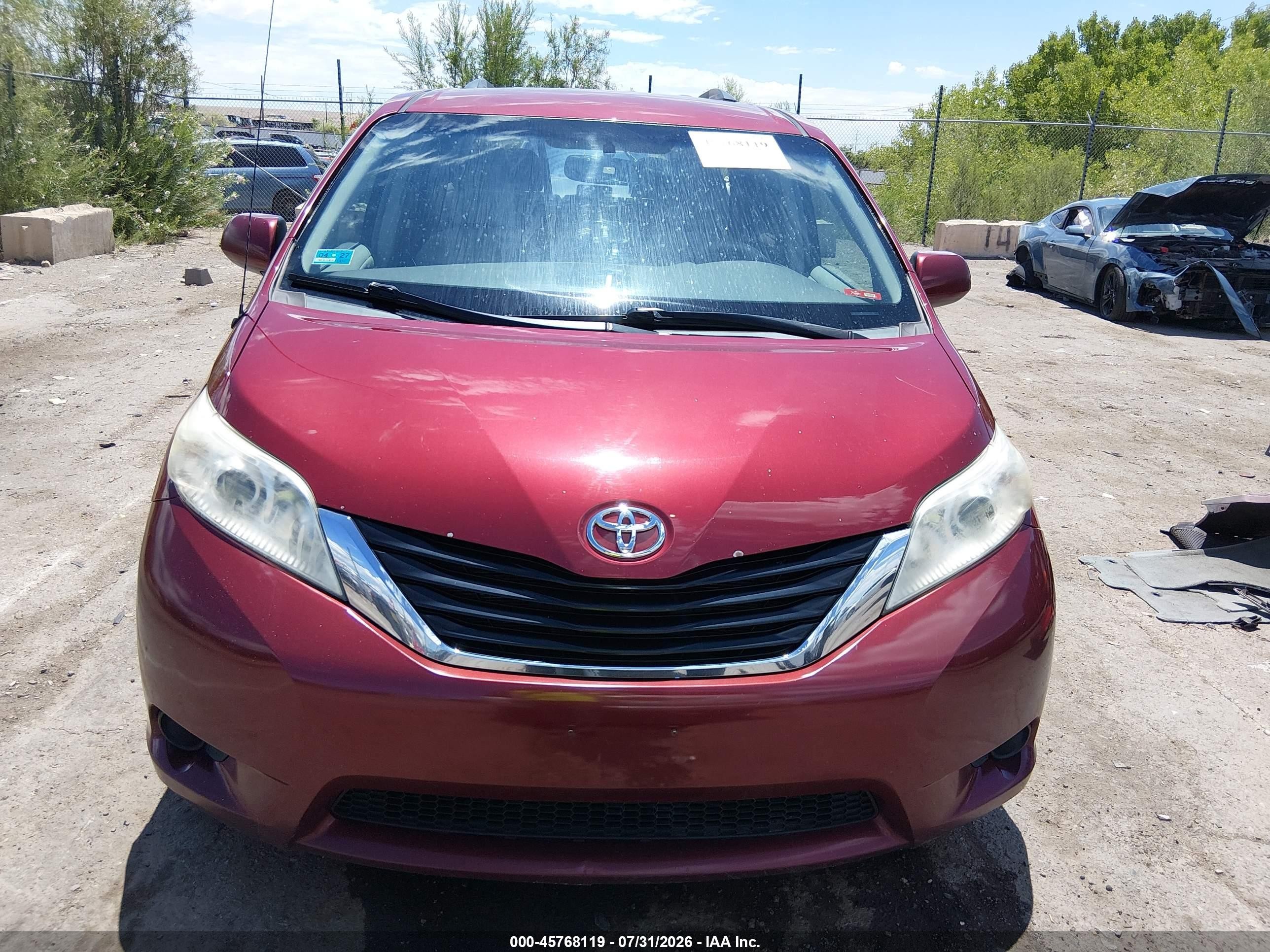 2014 Toyota Sienna Le V6 8 Passenger Red vin: 5TDKK3DC2ES440704
