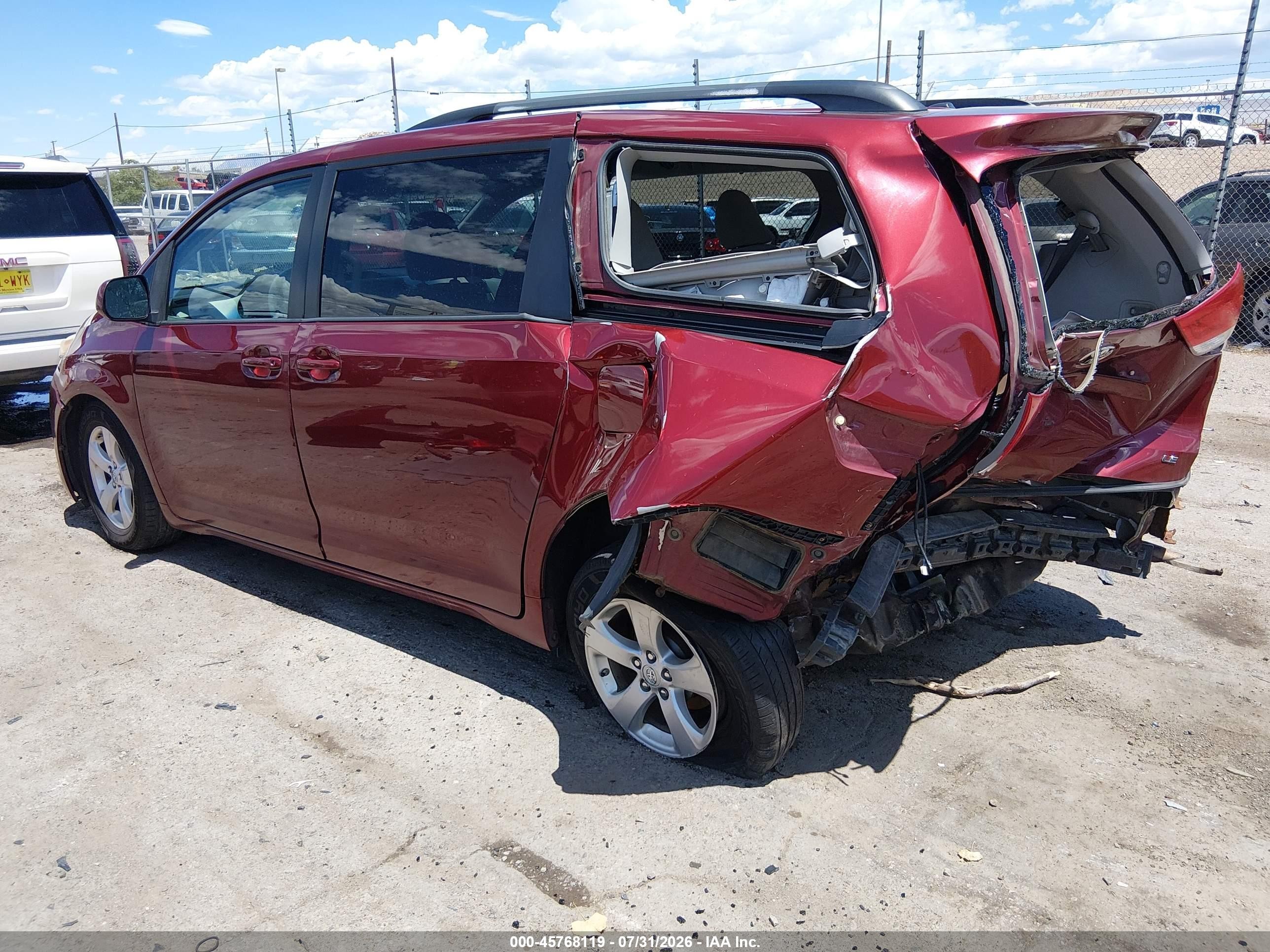 2014 Toyota Sienna Le V6 8 Passenger Red vin: 5TDKK3DC2ES440704