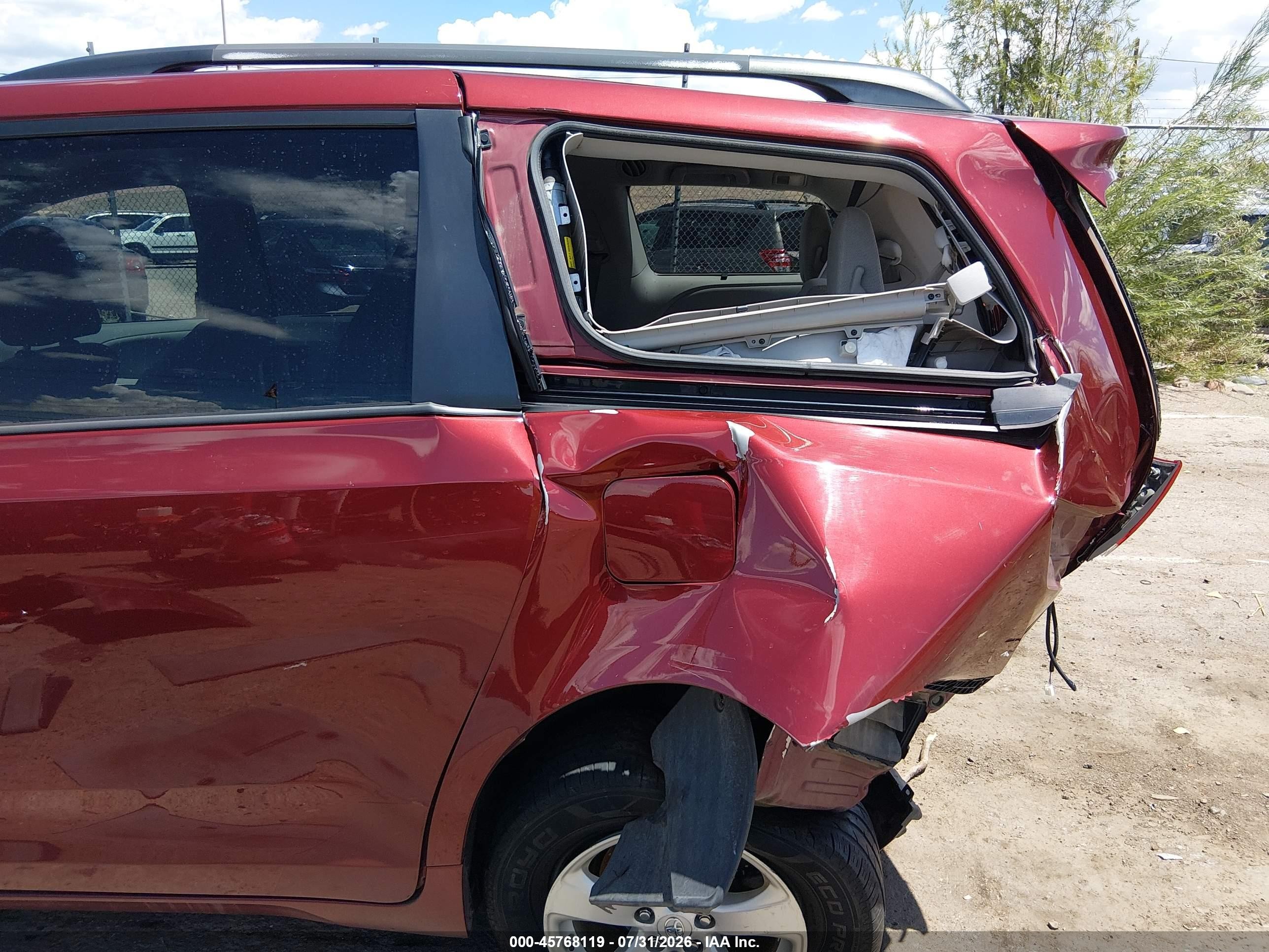 2014 Toyota Sienna Le V6 8 Passenger Red vin: 5TDKK3DC2ES440704