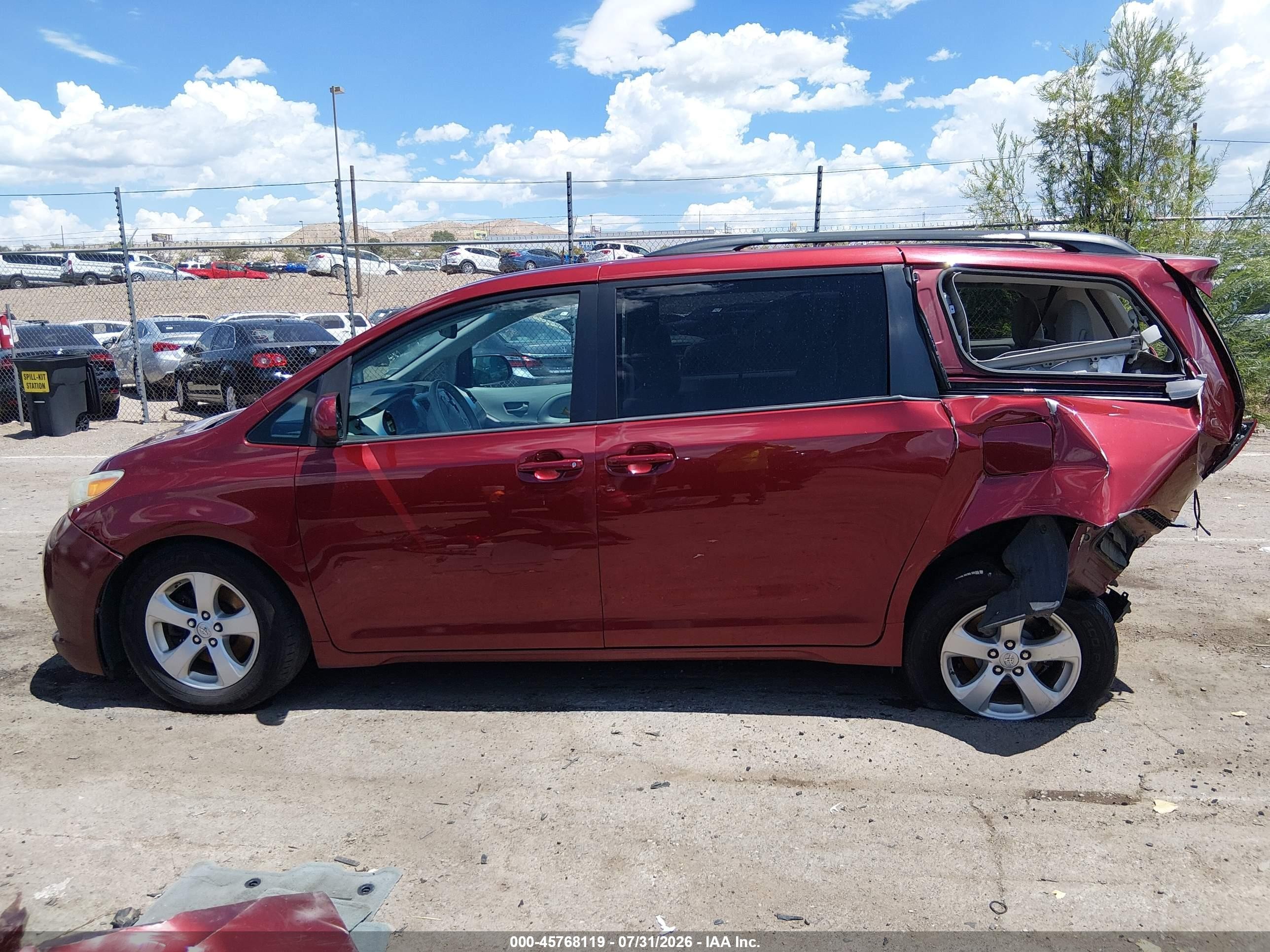 2014 Toyota Sienna Le V6 8 Passenger Red vin: 5TDKK3DC2ES440704