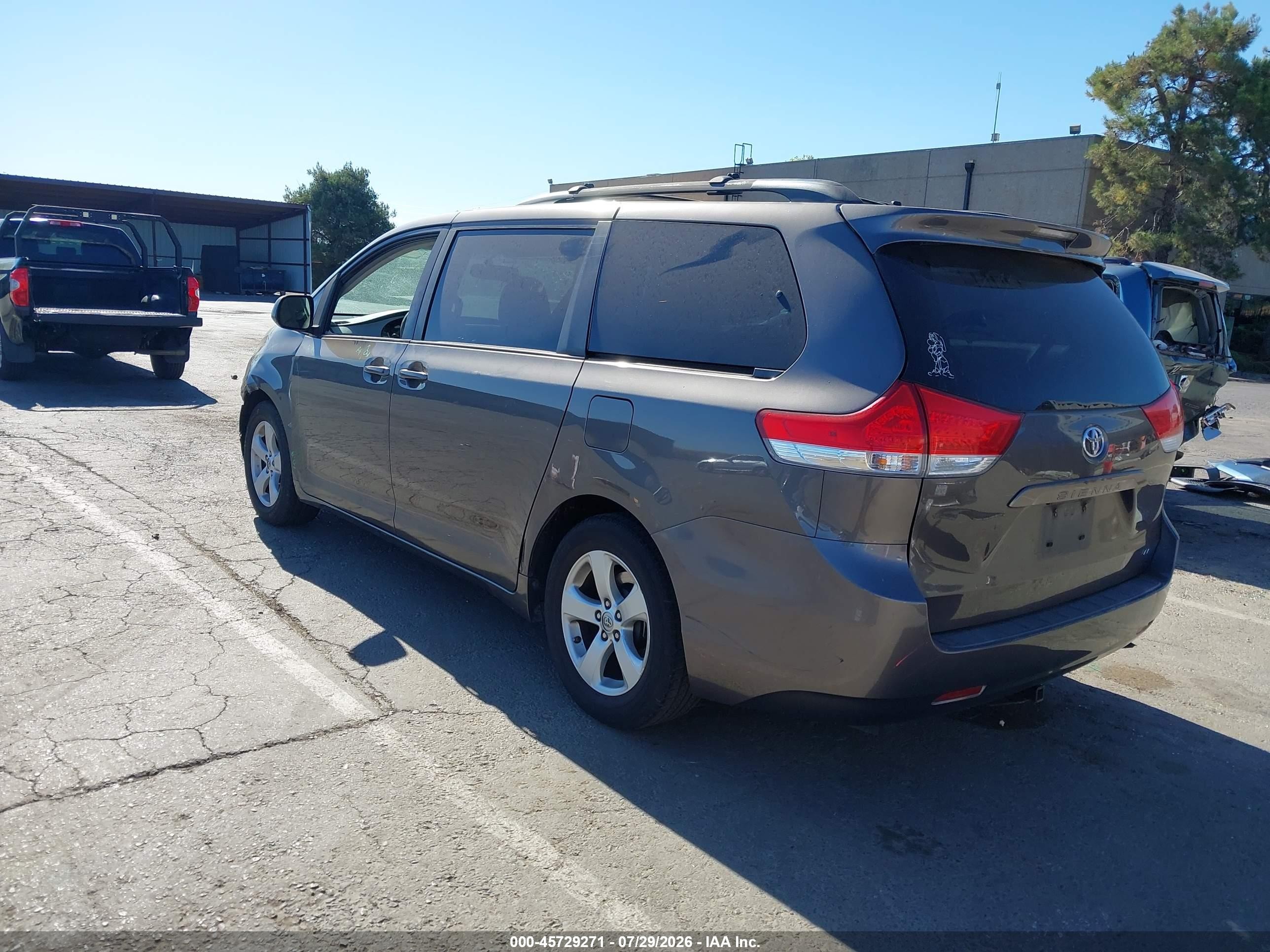 2014 Toyota Sienna Le V6 8 Passenger Gray vin: 5TDKK3DC2ES446602