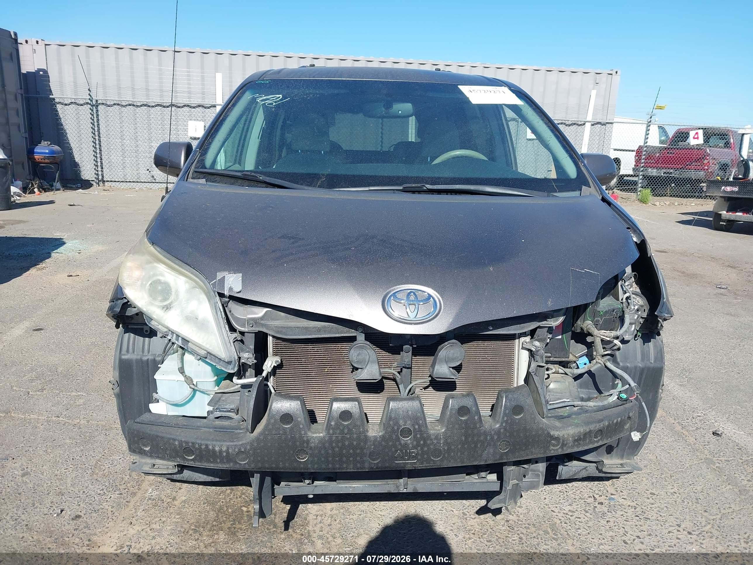2014 Toyota Sienna Le V6 8 Passenger Gray vin: 5TDKK3DC2ES446602