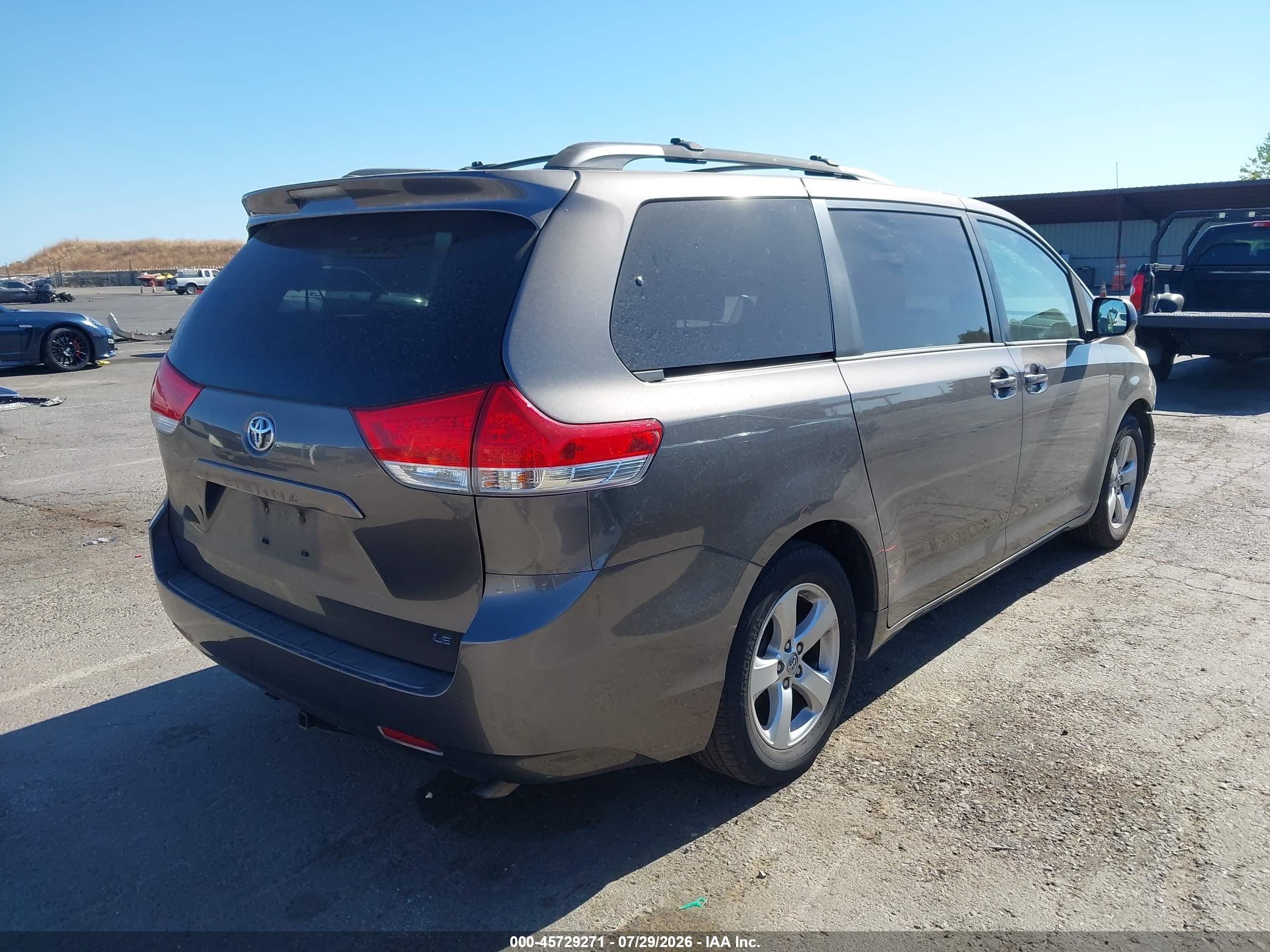 2014 Toyota Sienna Le V6 8 Passenger Gray vin: 5TDKK3DC2ES446602