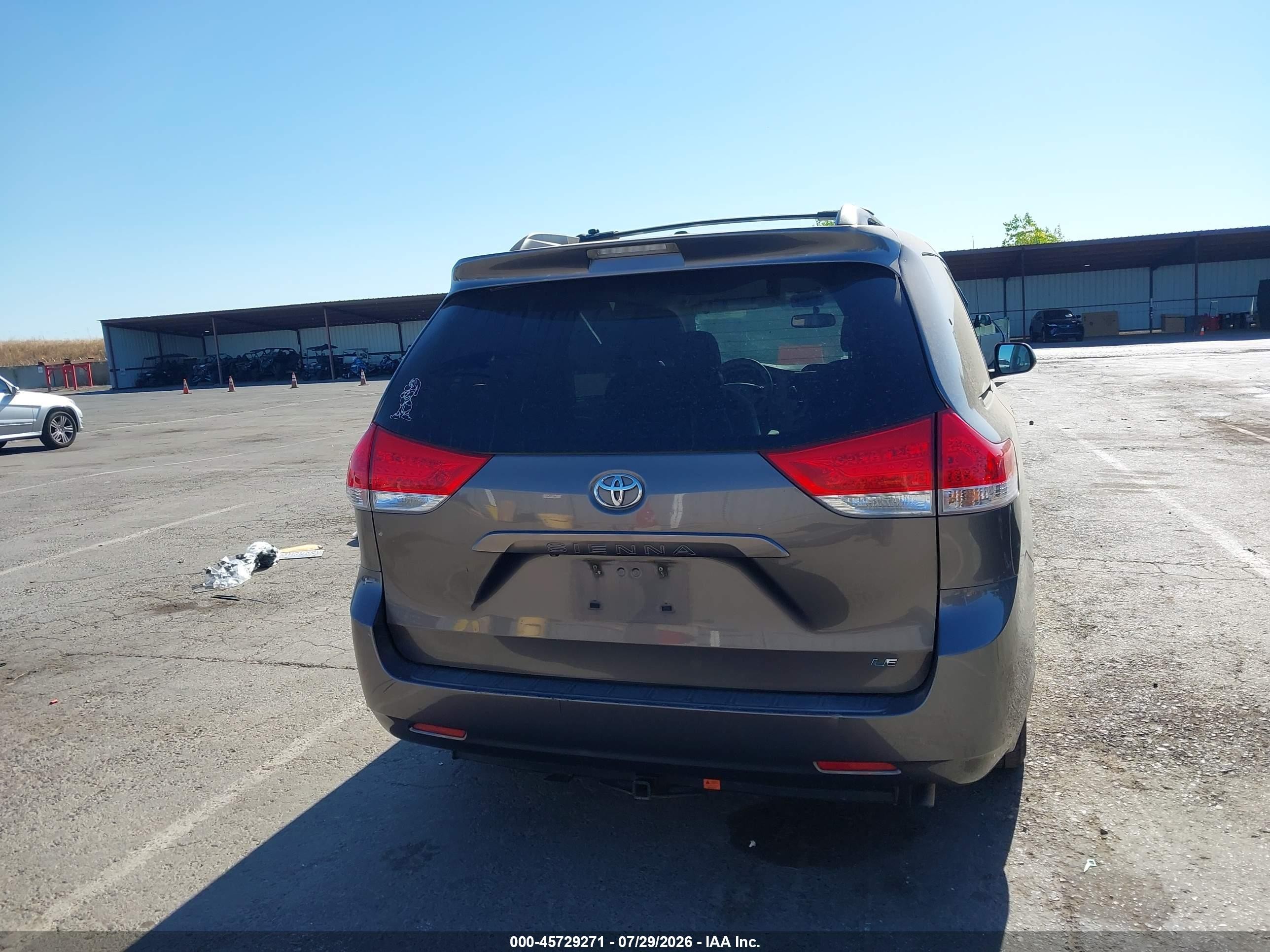 2014 Toyota Sienna Le V6 8 Passenger Gray vin: 5TDKK3DC2ES446602