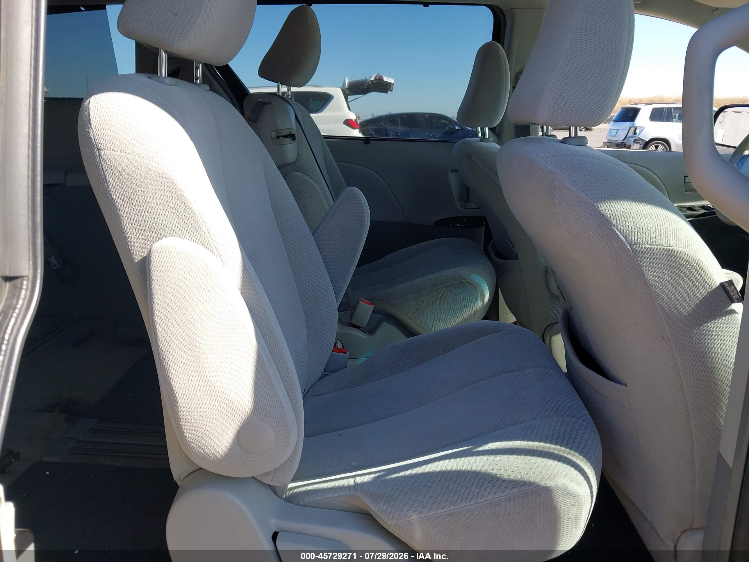 2014 Toyota Sienna Le V6 8 Passenger Gray vin: 5TDKK3DC2ES446602
