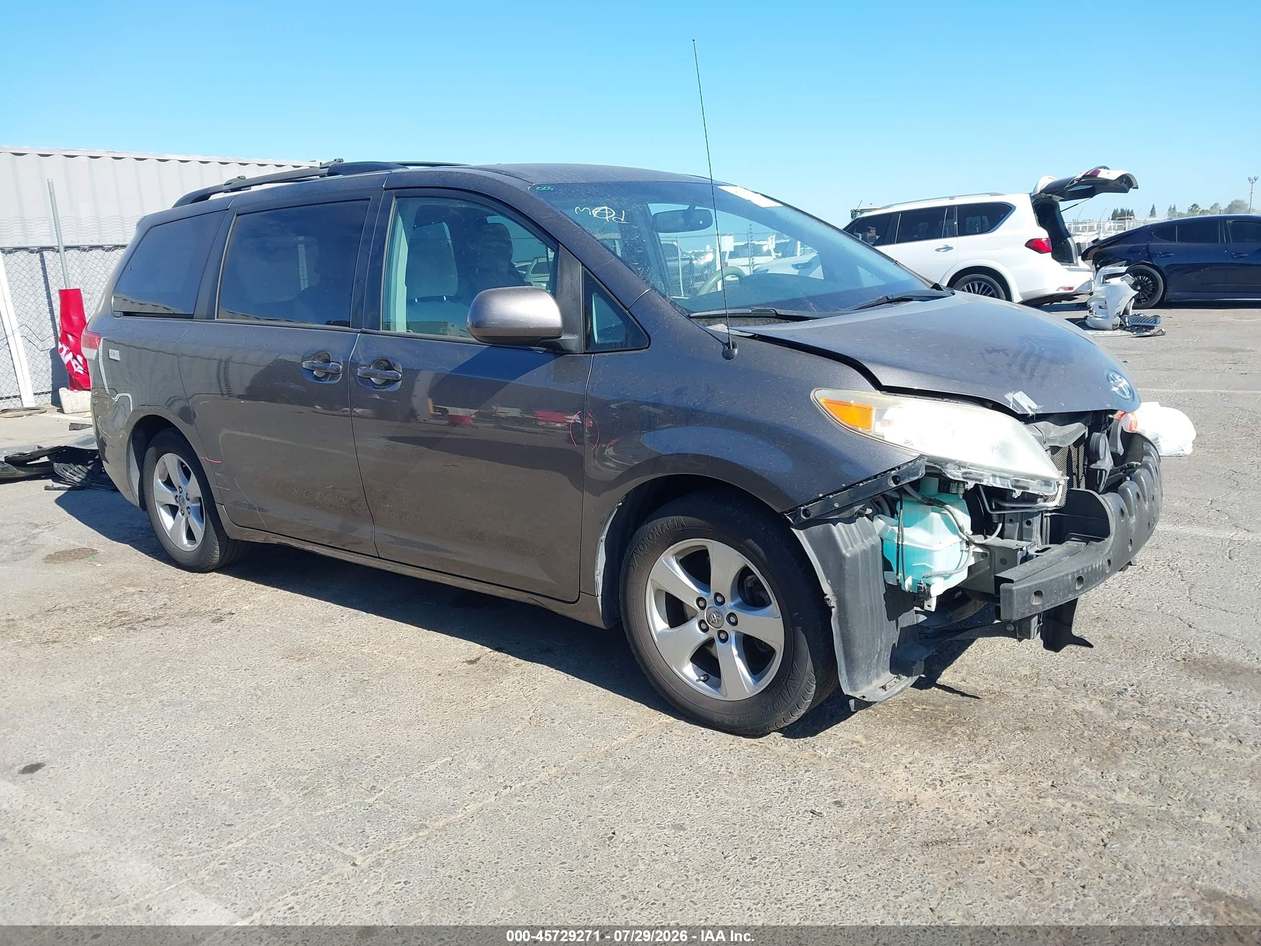 2014 Toyota Sienna Le V6 8 Passenger Gray vin: 5TDKK3DC2ES446602