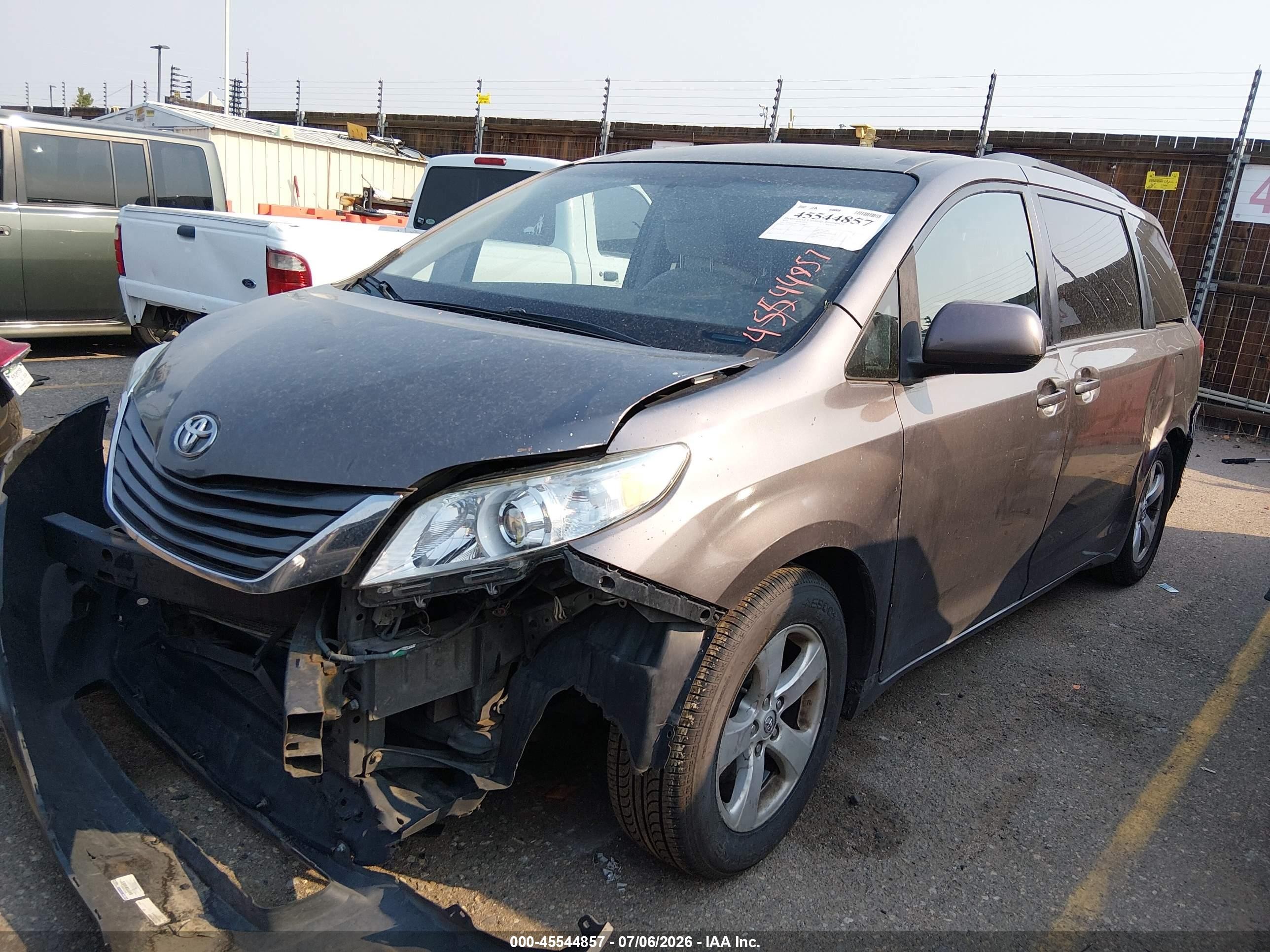2014 Toyota Sienna Le V6 8 Passenger Gray vin: 5TDKK3DC2ES459883