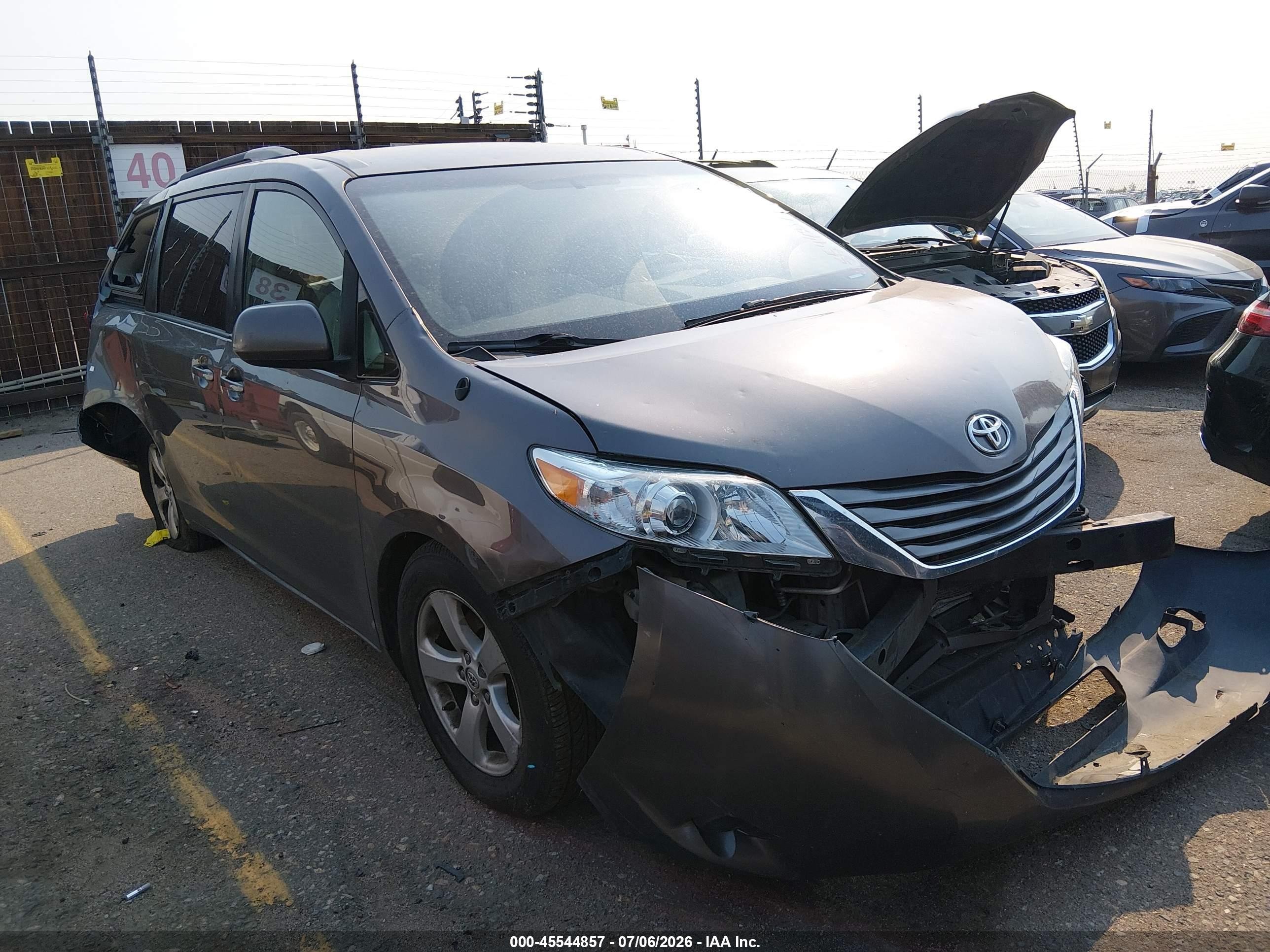 2014 Toyota Sienna Le V6 8 Passenger Gray vin: 5TDKK3DC2ES459883