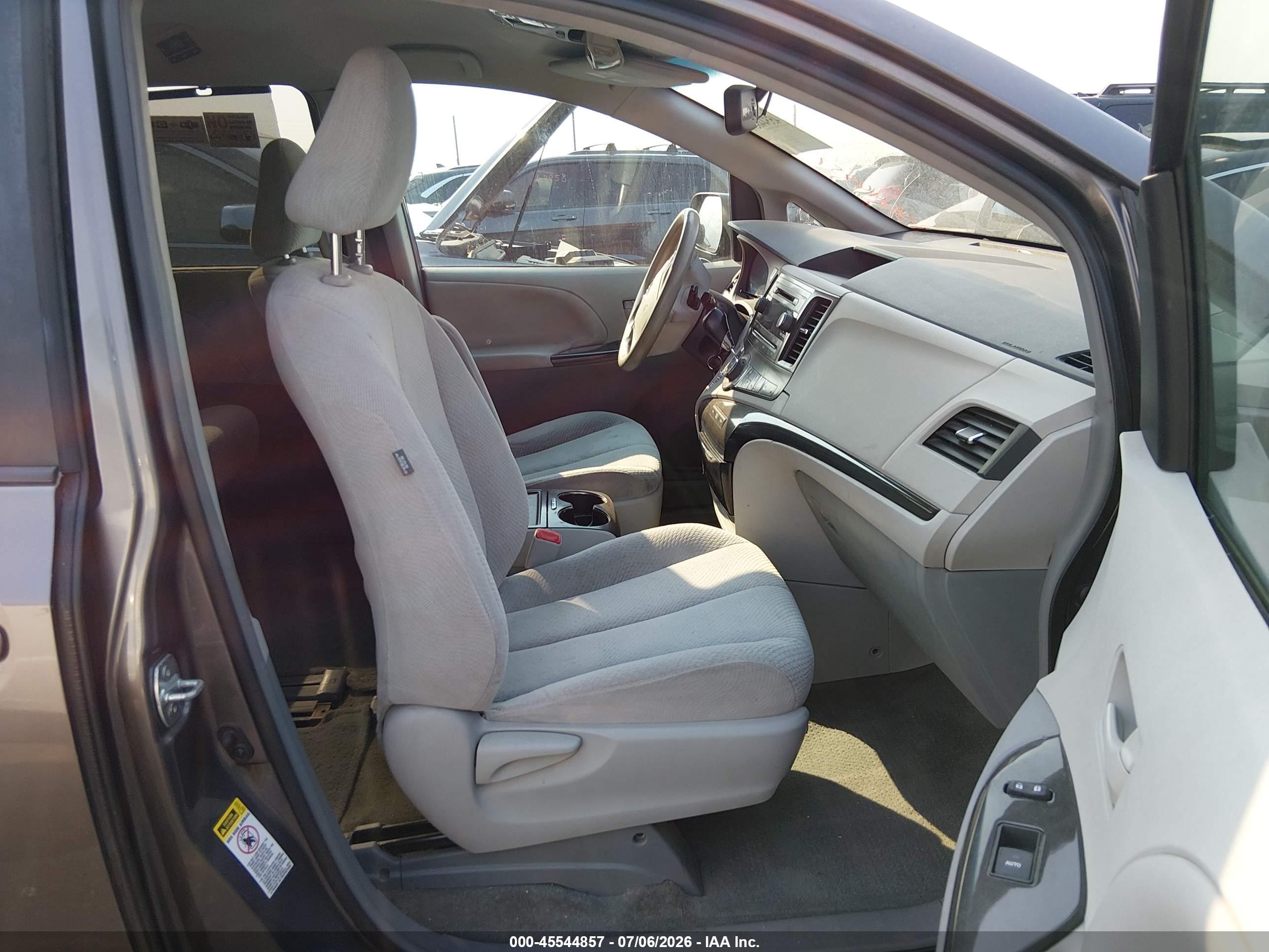 2014 Toyota Sienna Le V6 8 Passenger Gray vin: 5TDKK3DC2ES459883