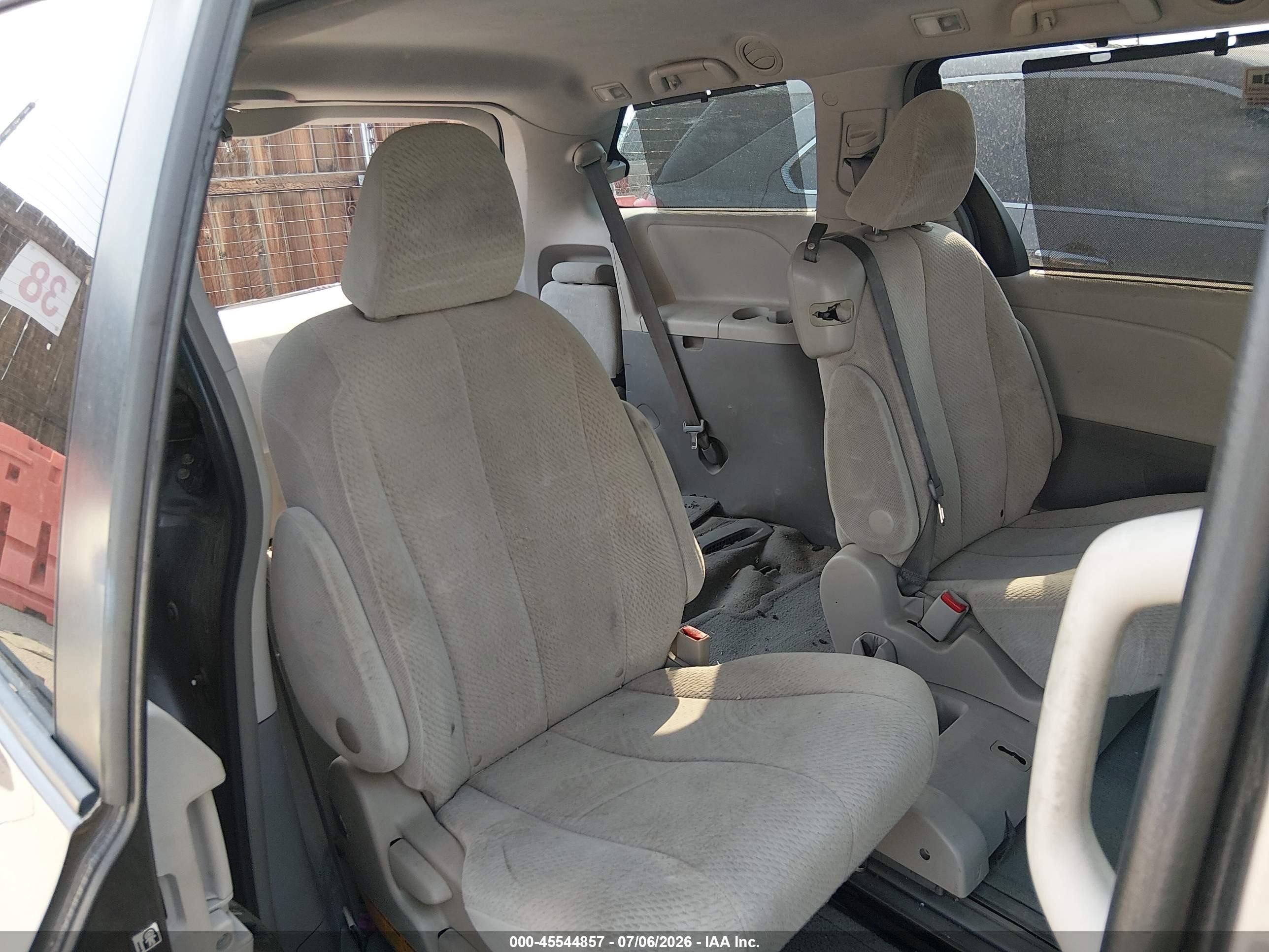 2014 Toyota Sienna Le V6 8 Passenger Gray vin: 5TDKK3DC2ES459883