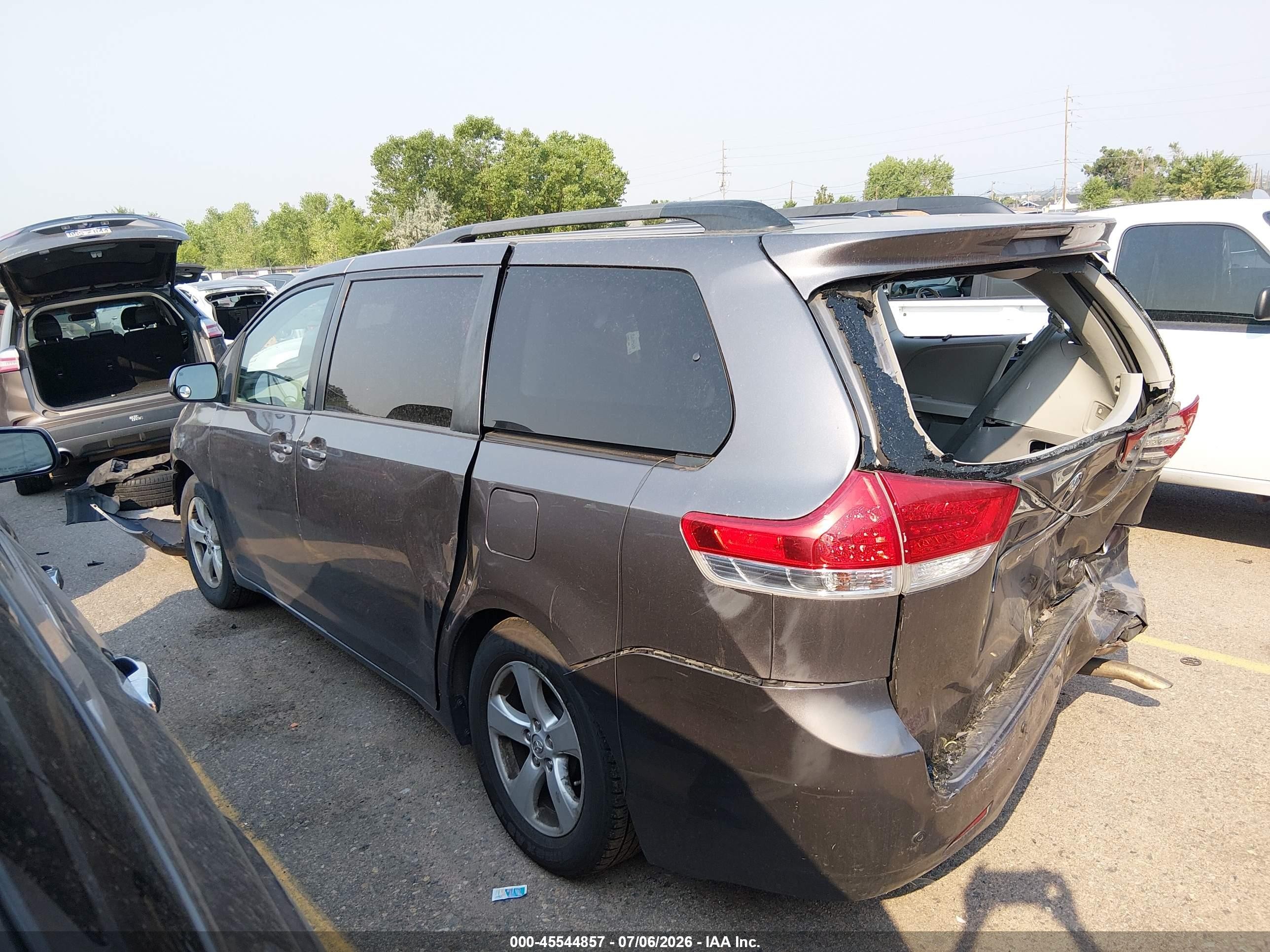 2014 Toyota Sienna Le V6 8 Passenger Gray vin: 5TDKK3DC2ES459883