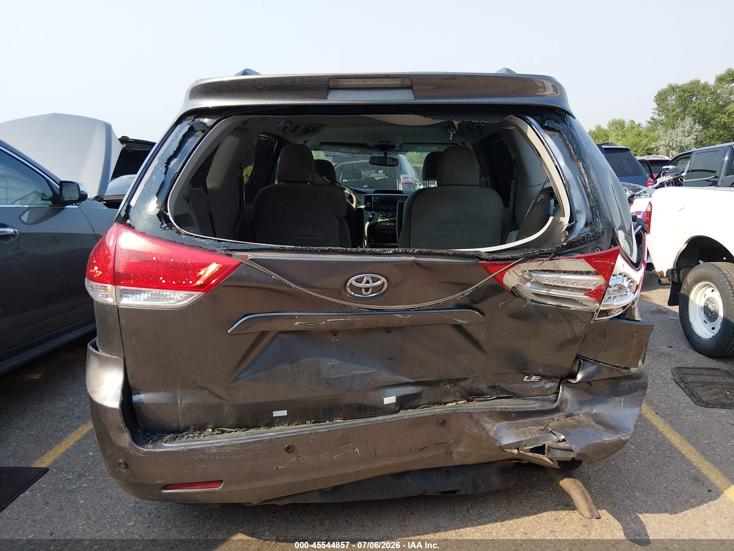 2014 Toyota Sienna Le V6 8 Passenger Gray vin: 5TDKK3DC2ES459883