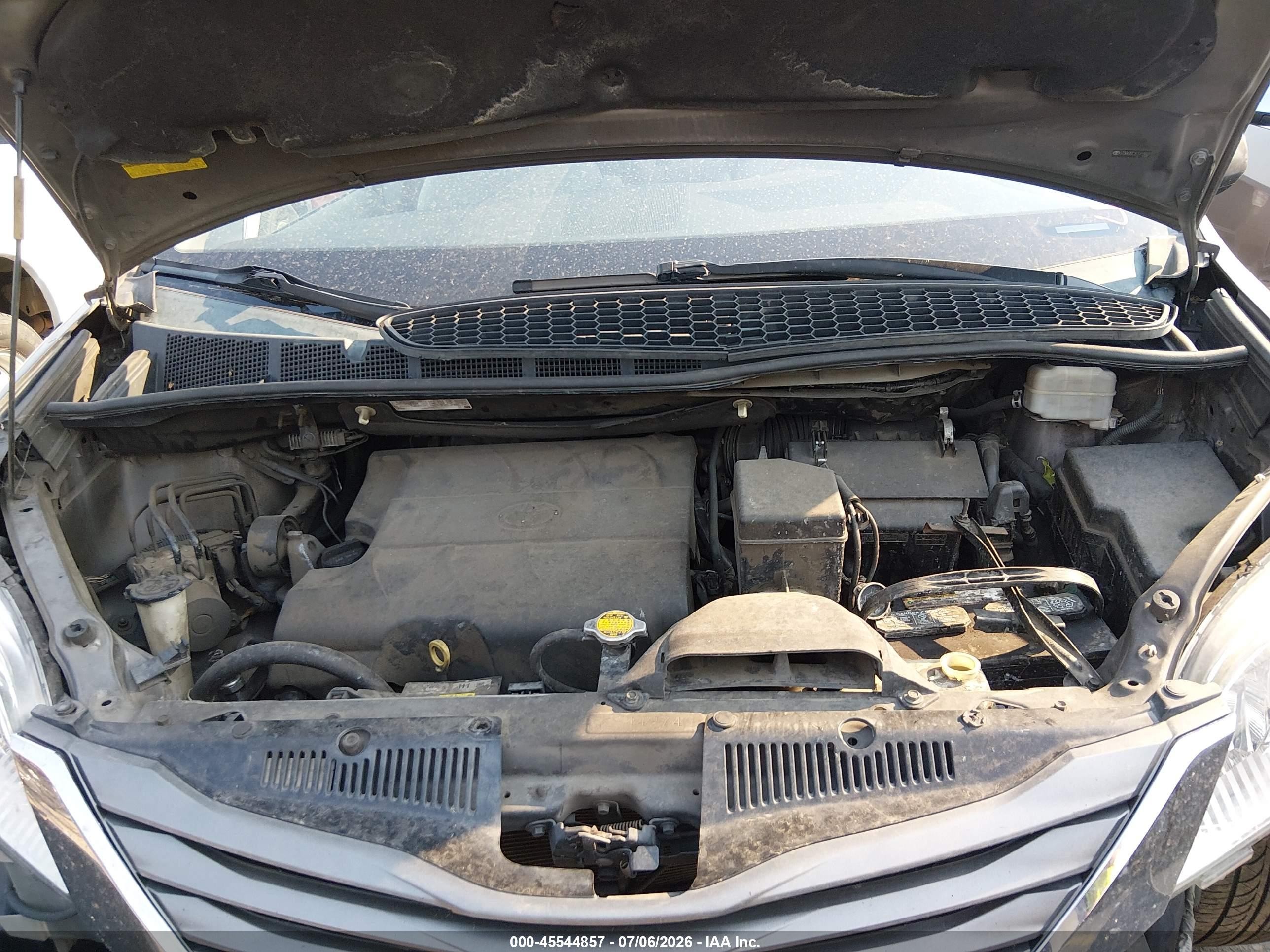 2014 Toyota Sienna Le V6 8 Passenger Gray vin: 5TDKK3DC2ES459883