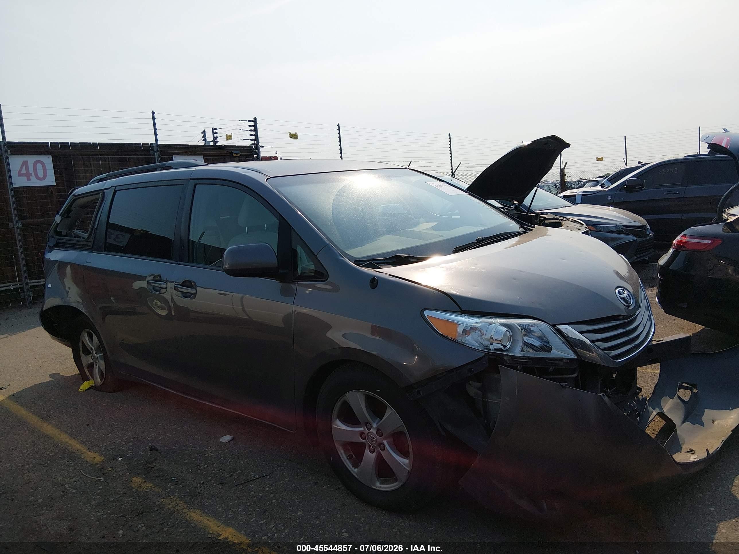 2014 Toyota Sienna Le V6 8 Passenger Gray vin: 5TDKK3DC2ES459883