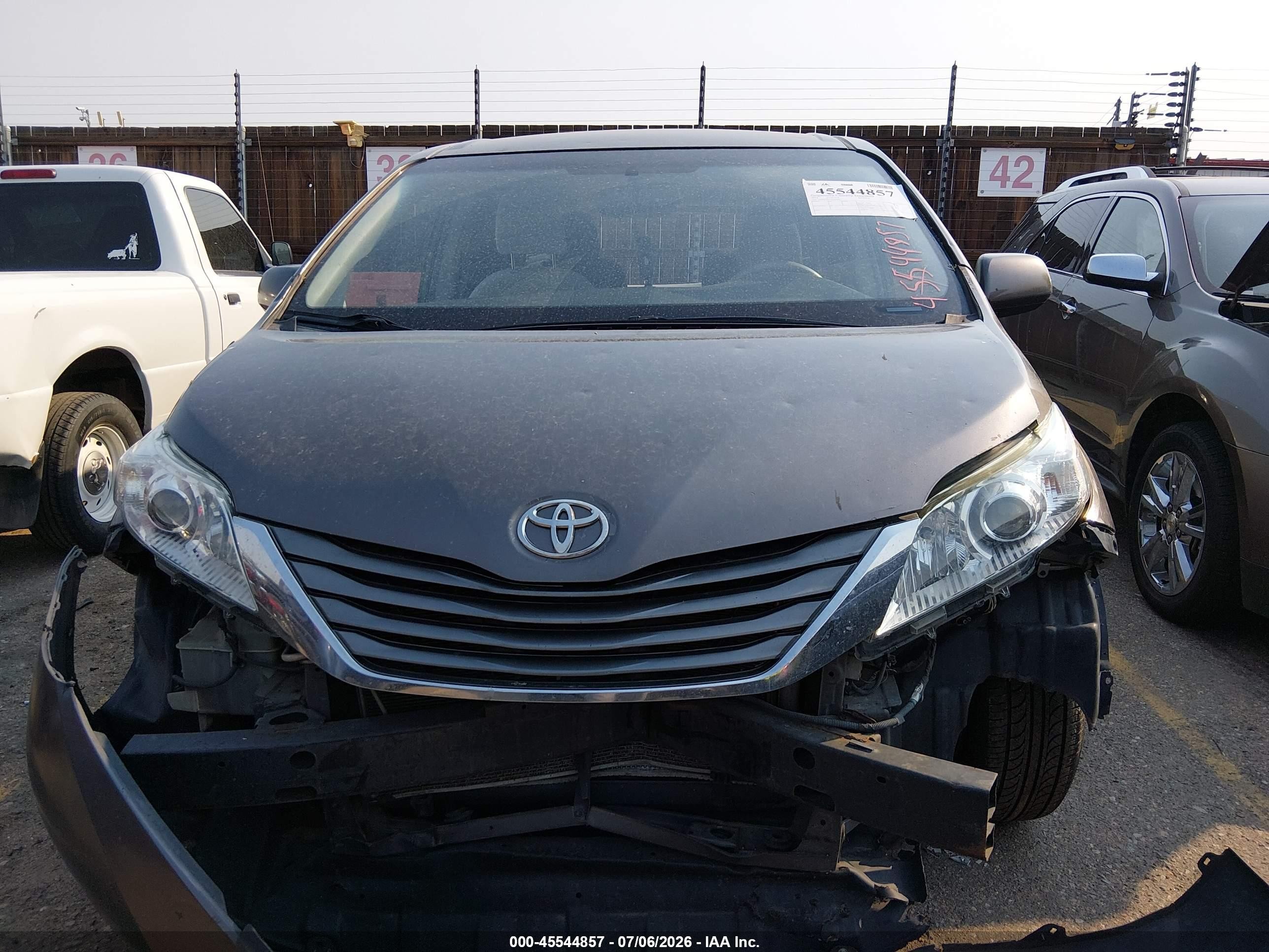 2014 Toyota Sienna Le V6 8 Passenger Gray vin: 5TDKK3DC2ES459883