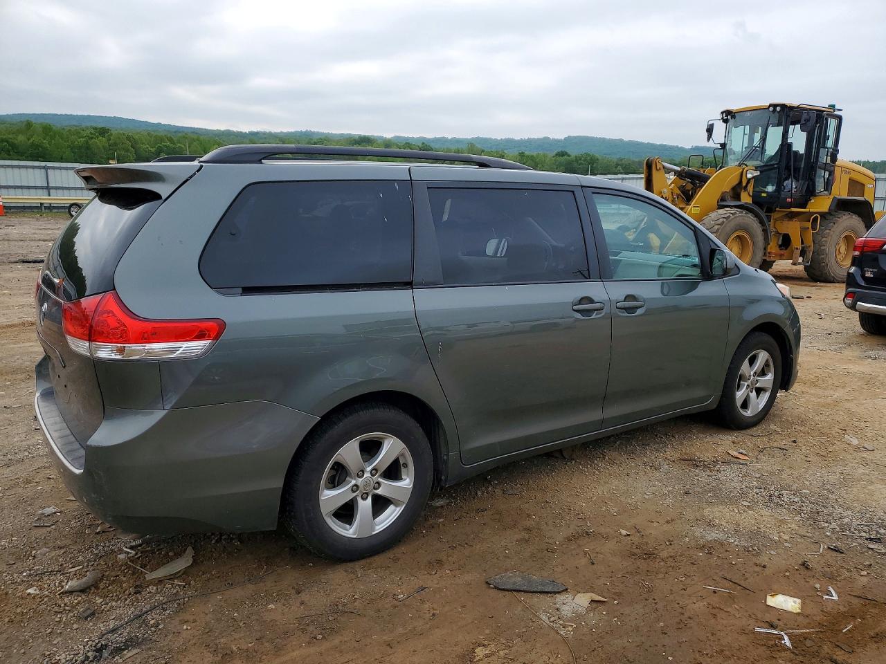 2014 Toyota Sienna Le Серый vin: 5TDKK3DC2ES476330