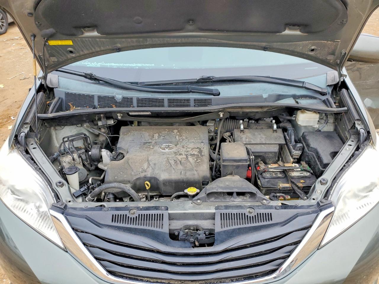 2014 Toyota Sienna Le Серый vin: 5TDKK3DC2ES476330