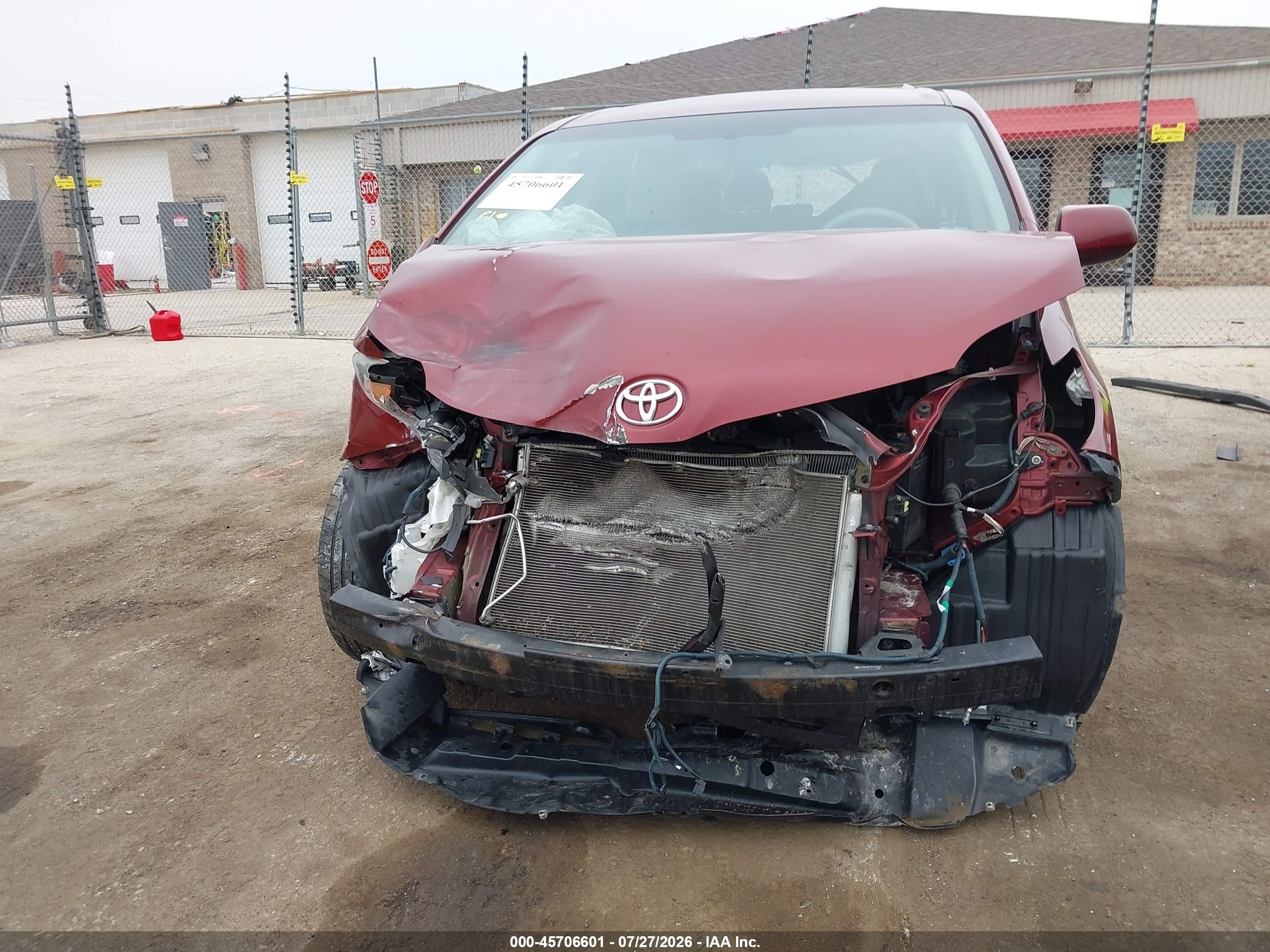 2014 Toyota Sienna Le V6 8 Passenger Maroon vin: 5TDKK3DC2ES476456