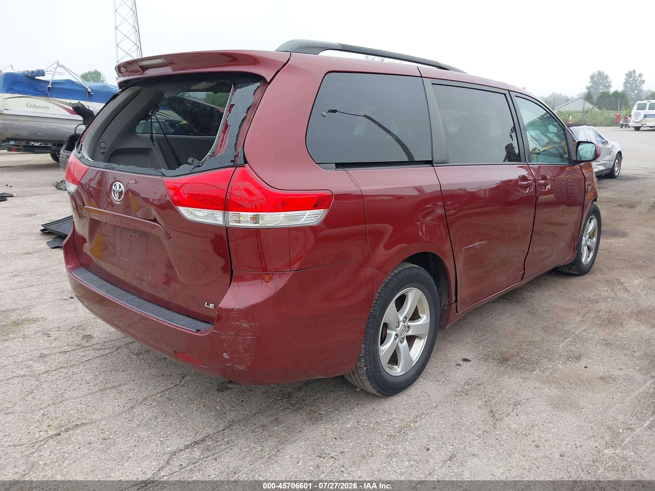 2014 Toyota Sienna Le V6 8 Passenger Maroon vin: 5TDKK3DC2ES476456
