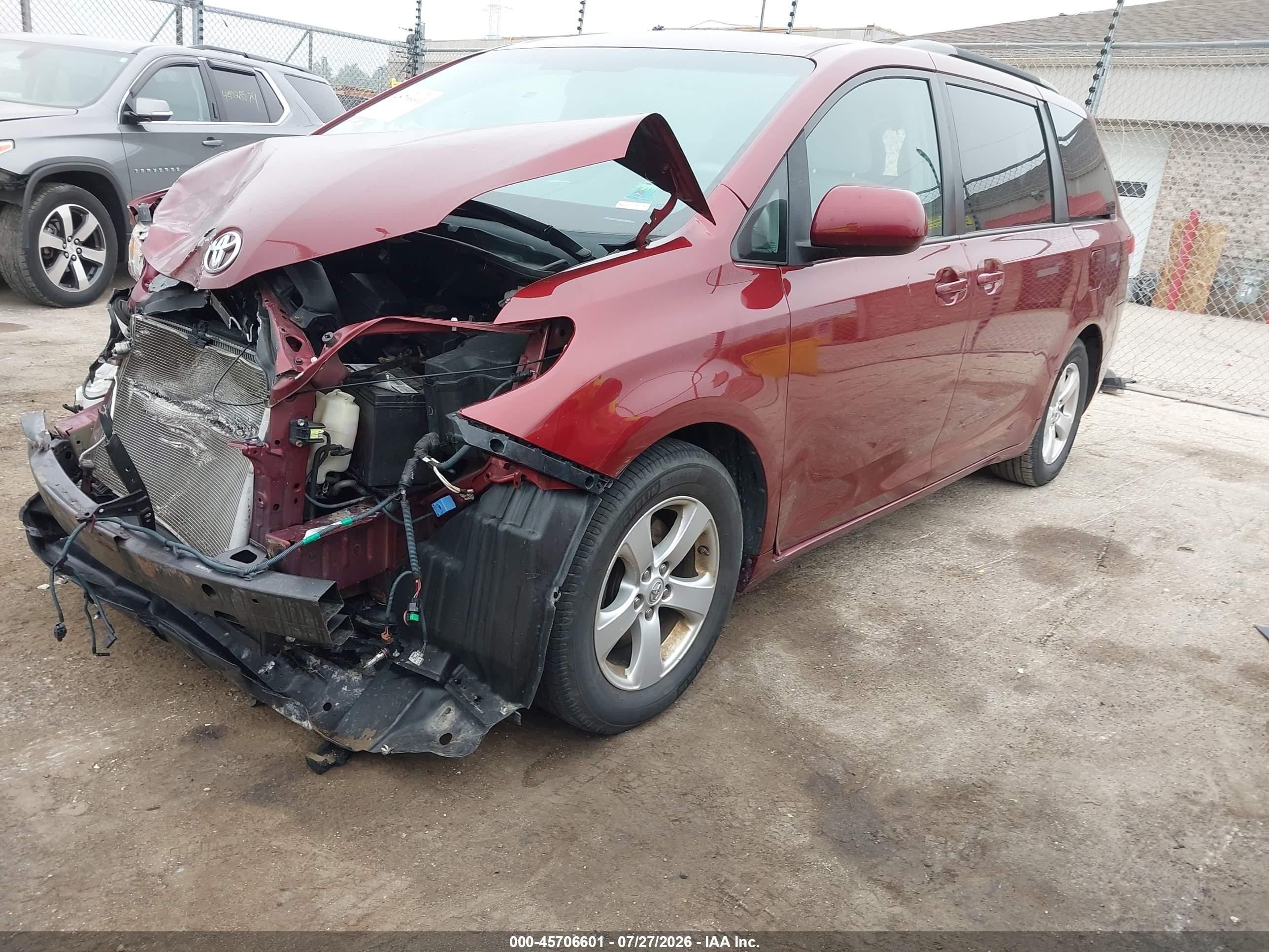 2014 Toyota Sienna Le V6 8 Passenger Maroon vin: 5TDKK3DC2ES476456
