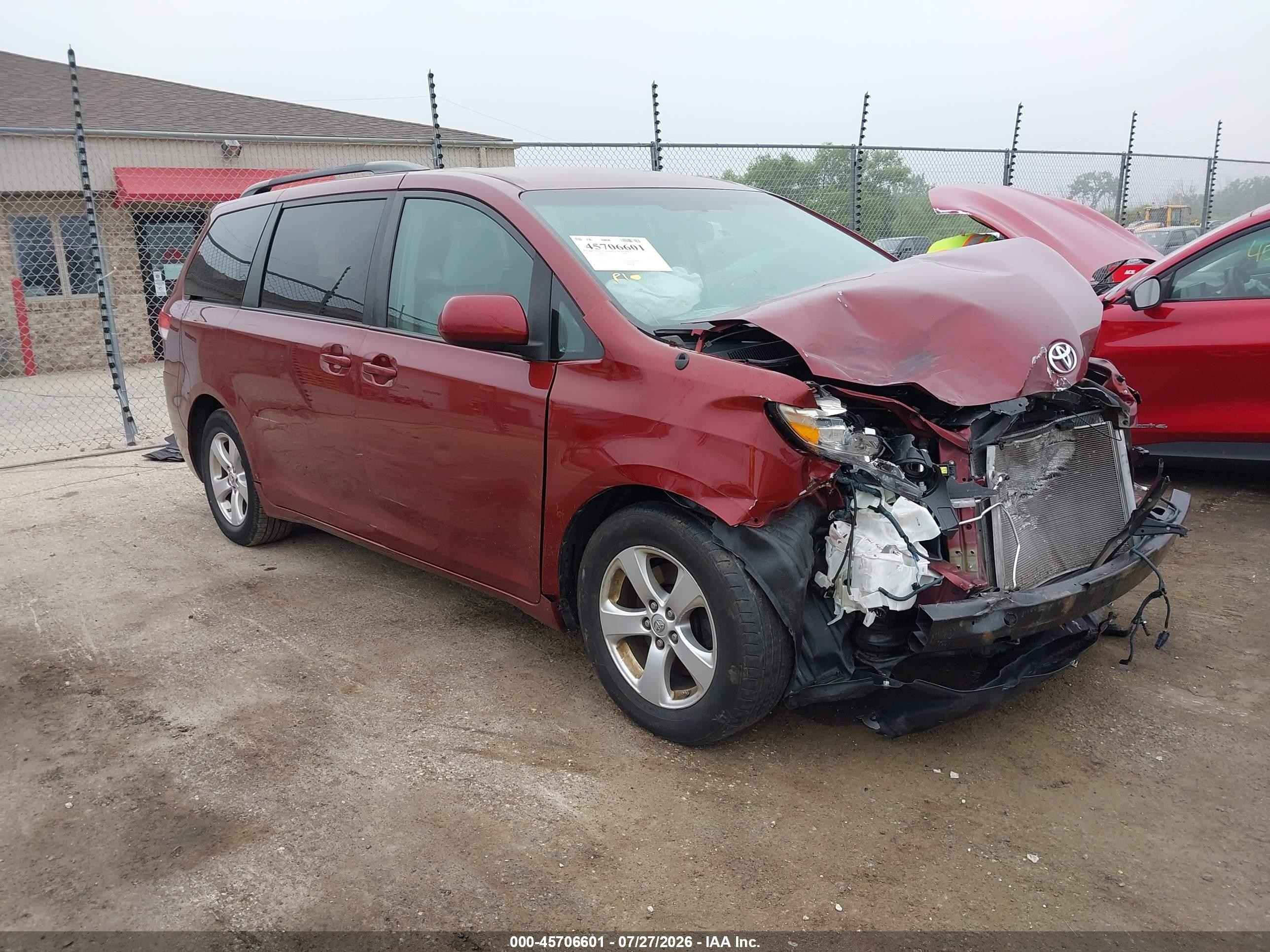 2014 Toyota Sienna Le V6 8 Passenger Maroon vin: 5TDKK3DC2ES476456