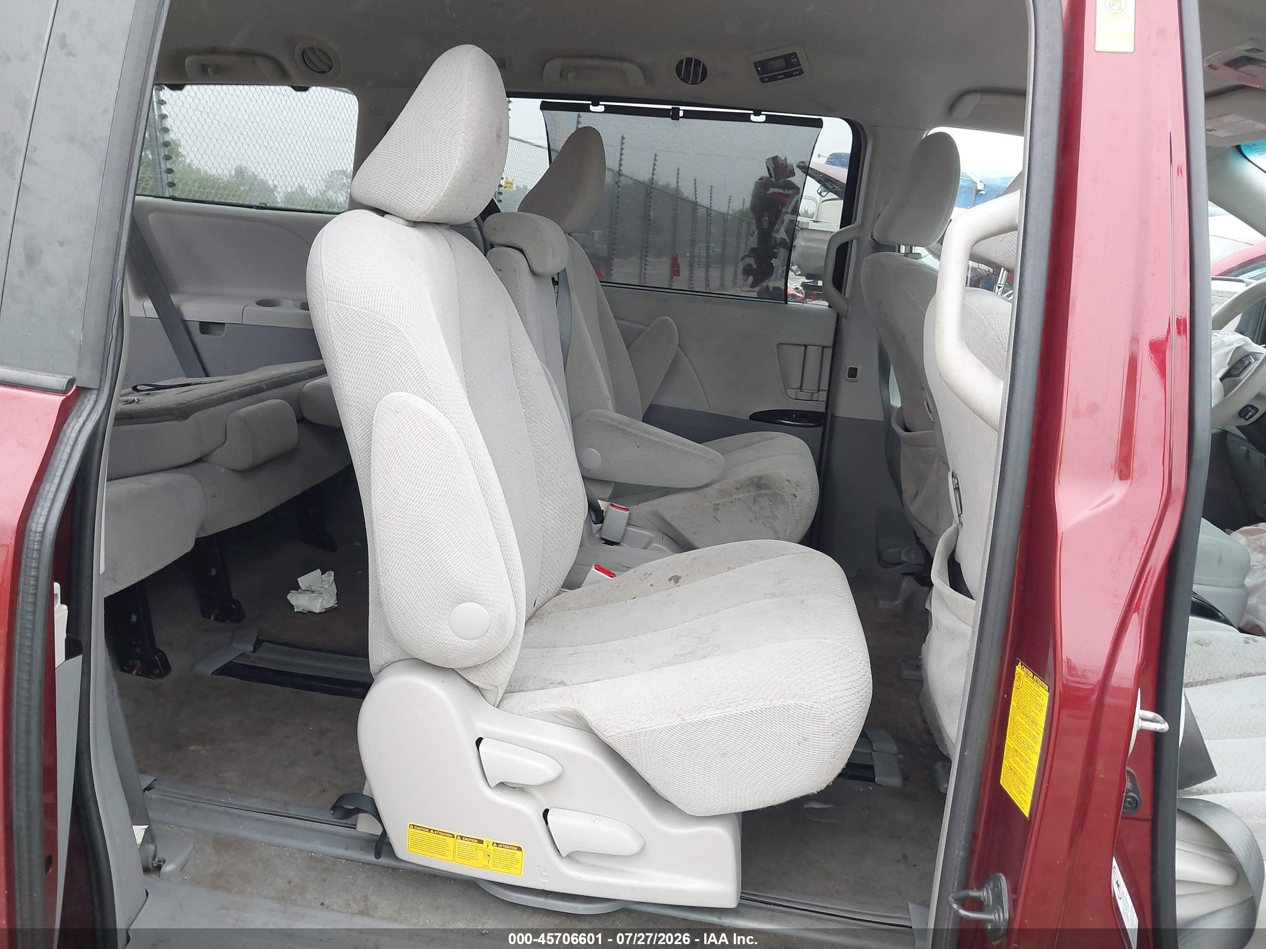 2014 Toyota Sienna Le V6 8 Passenger Maroon vin: 5TDKK3DC2ES476456