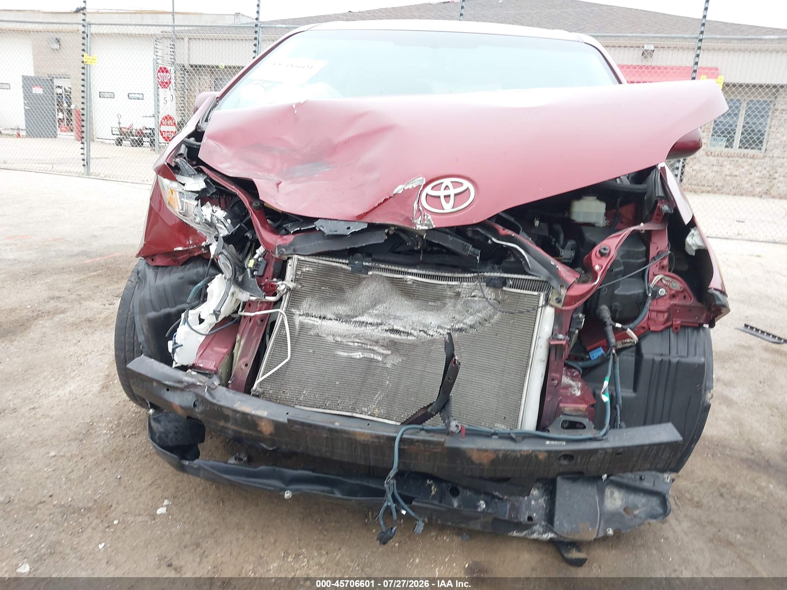2014 Toyota Sienna Le V6 8 Passenger Maroon vin: 5TDKK3DC2ES476456