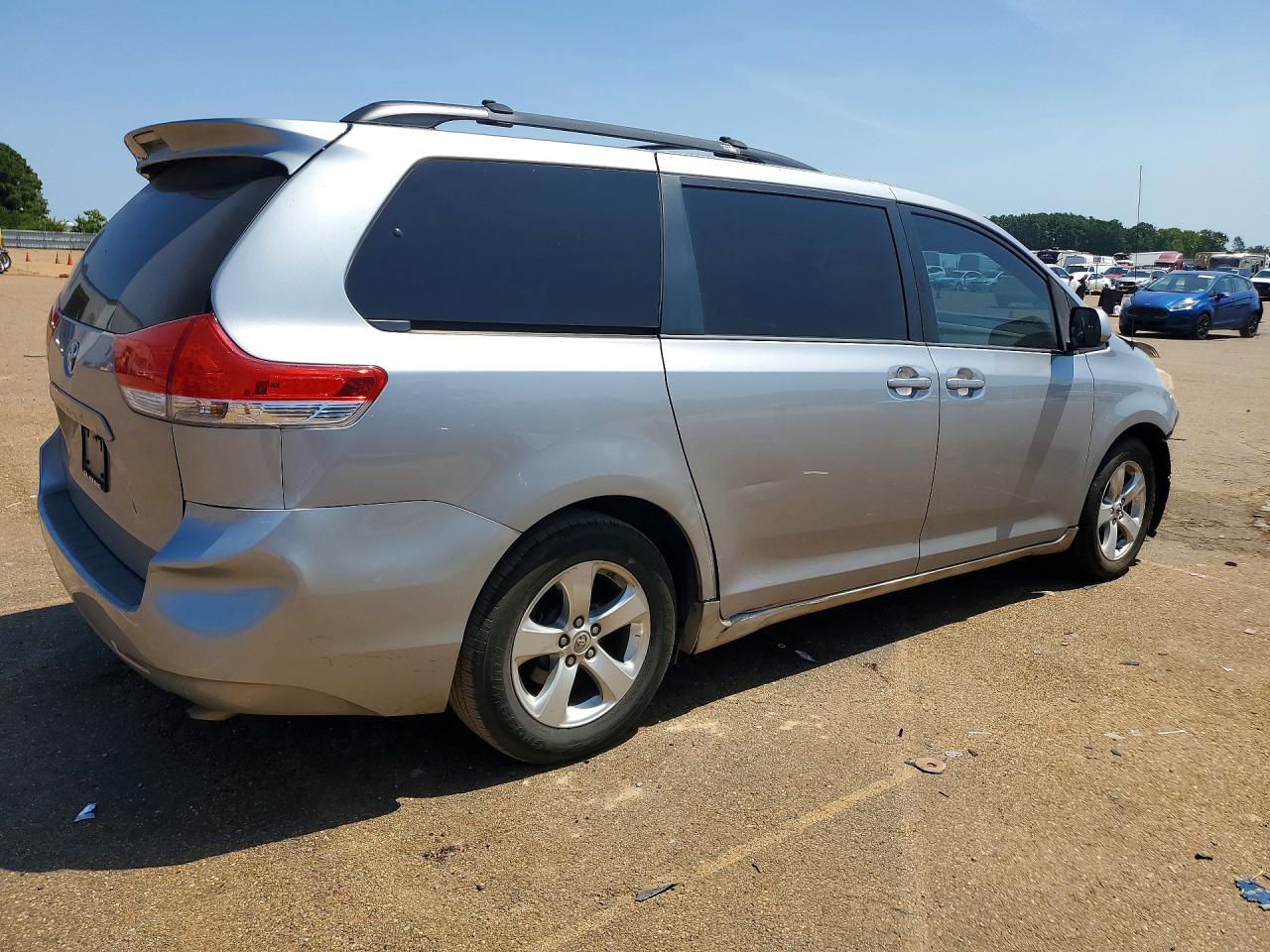 2014 Toyota Sienna Le Silver vin: 5TDKK3DC2ES478188