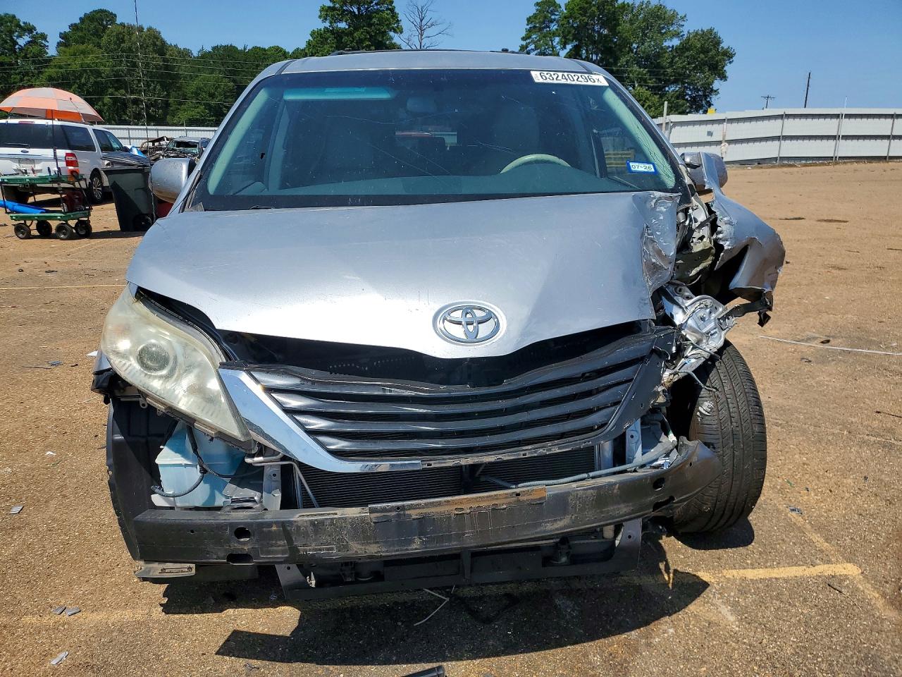 2014 Toyota Sienna Le Silver vin: 5TDKK3DC2ES478188