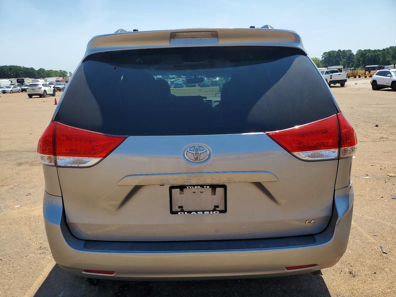 2014 Toyota Sienna Le Silver vin: 5TDKK3DC2ES478188
