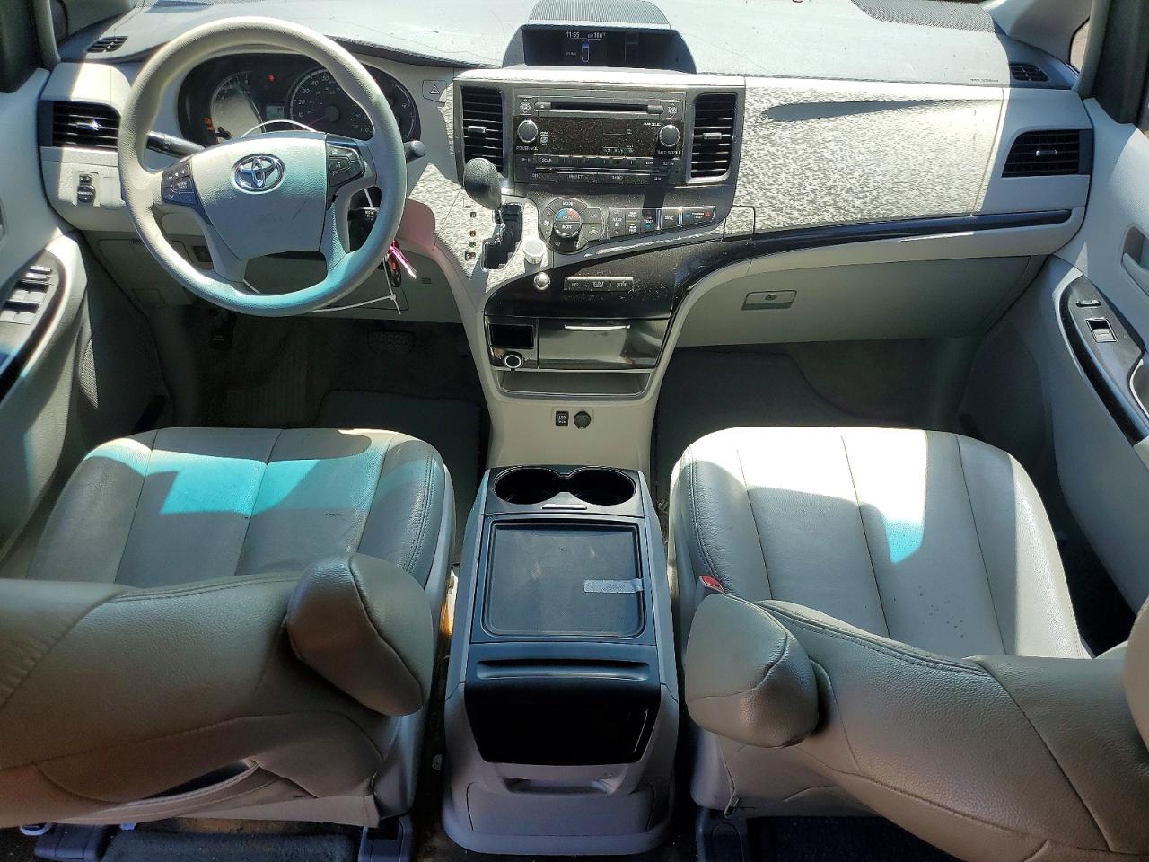 2014 Toyota Sienna Le Silver vin: 5TDKK3DC2ES478188