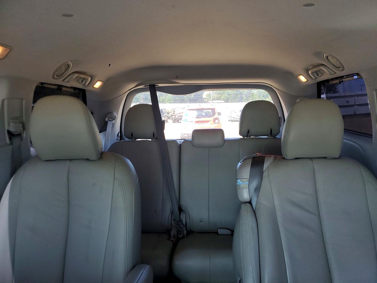 2014 Toyota Sienna Le Silver vin: 5TDKK3DC2ES478188