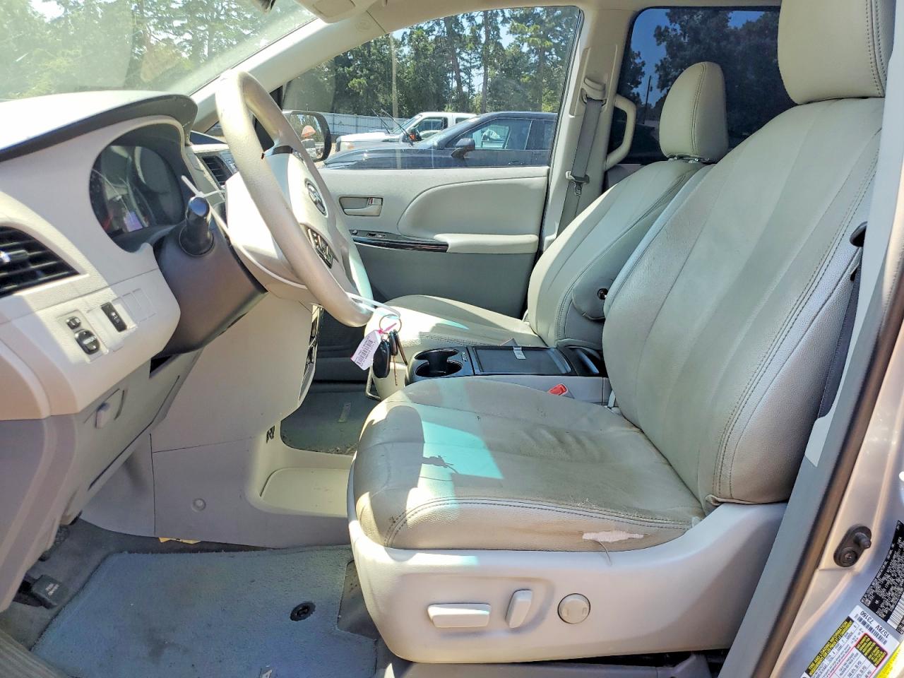 2014 Toyota Sienna Le Silver vin: 5TDKK3DC2ES478188