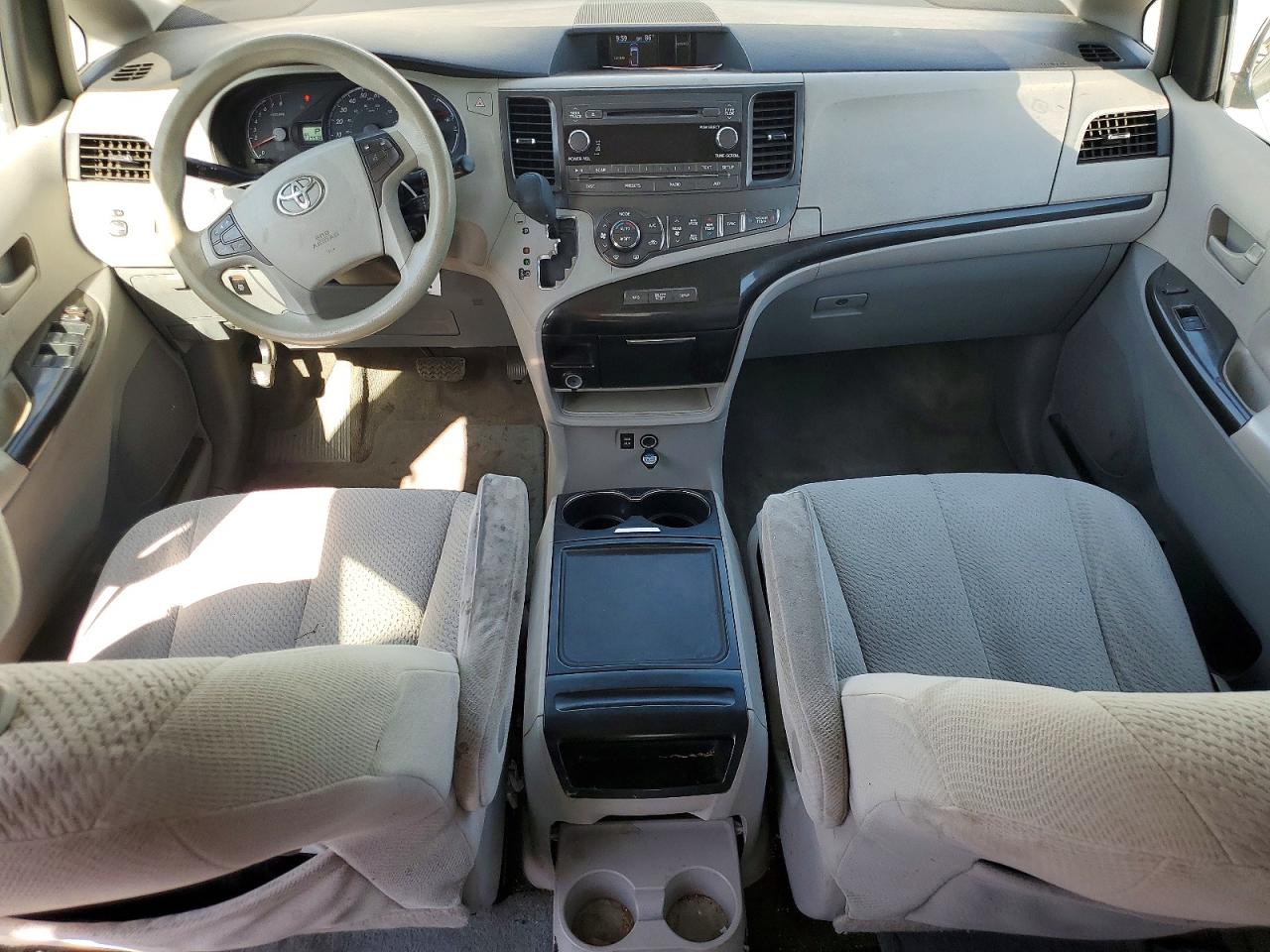 2014 Toyota Sienna Le White vin: 5TDKK3DC2ES480247
