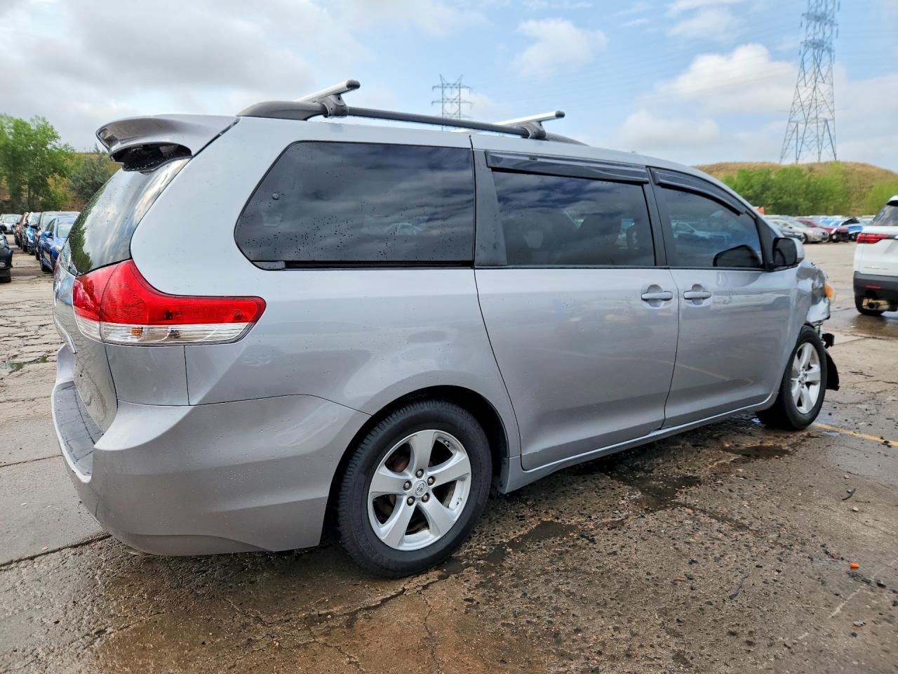 2014 Toyota Sienna Le Silver vin: 5TDKK3DC2ES495590