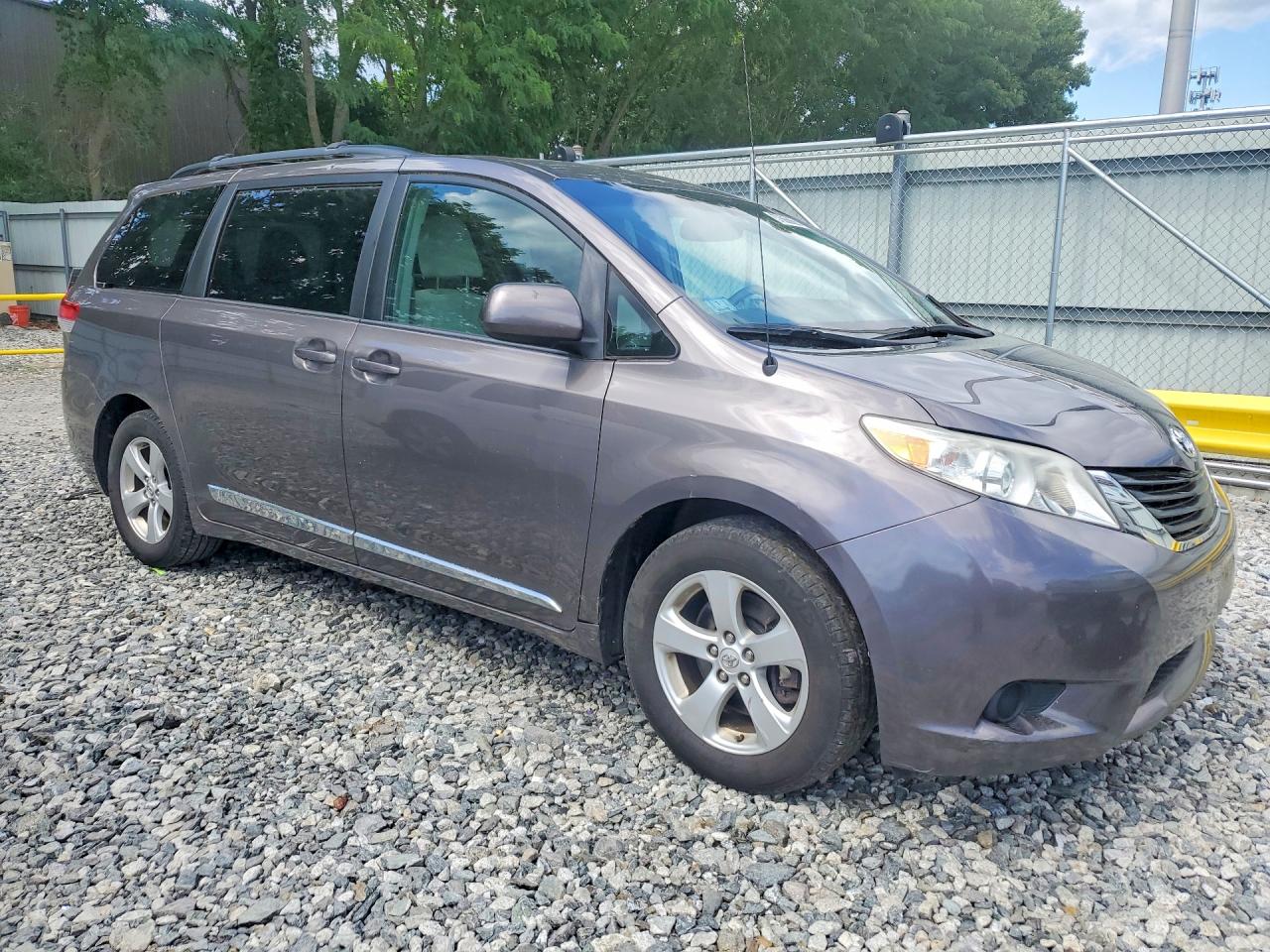 2014 Toyota Sienna Le Gray vin: 5TDKK3DC2ES497677