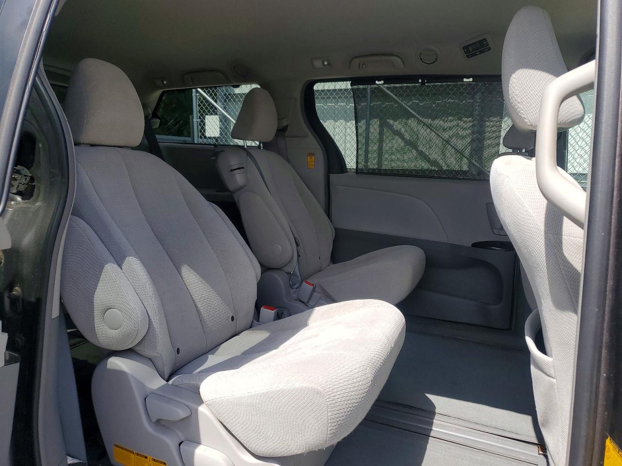 2014 Toyota Sienna Le Gray vin: 5TDKK3DC2ES497677