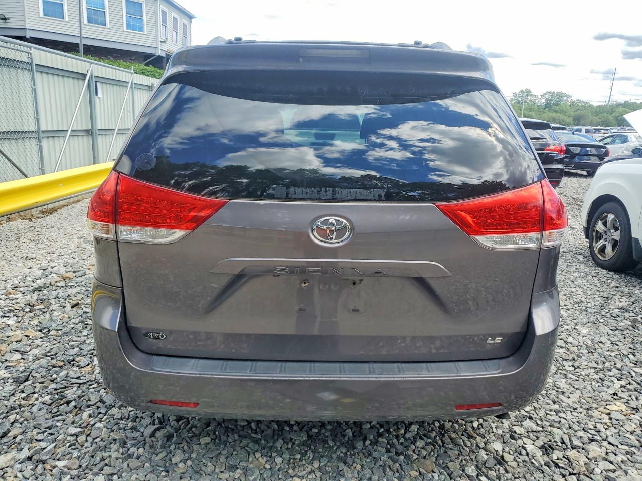 2014 Toyota Sienna Le Gray vin: 5TDKK3DC2ES497677