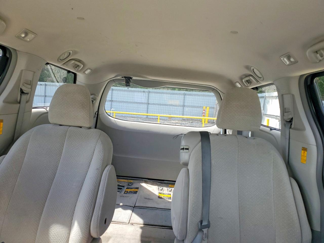 2014 Toyota Sienna Le Gray vin: 5TDKK3DC2ES497677