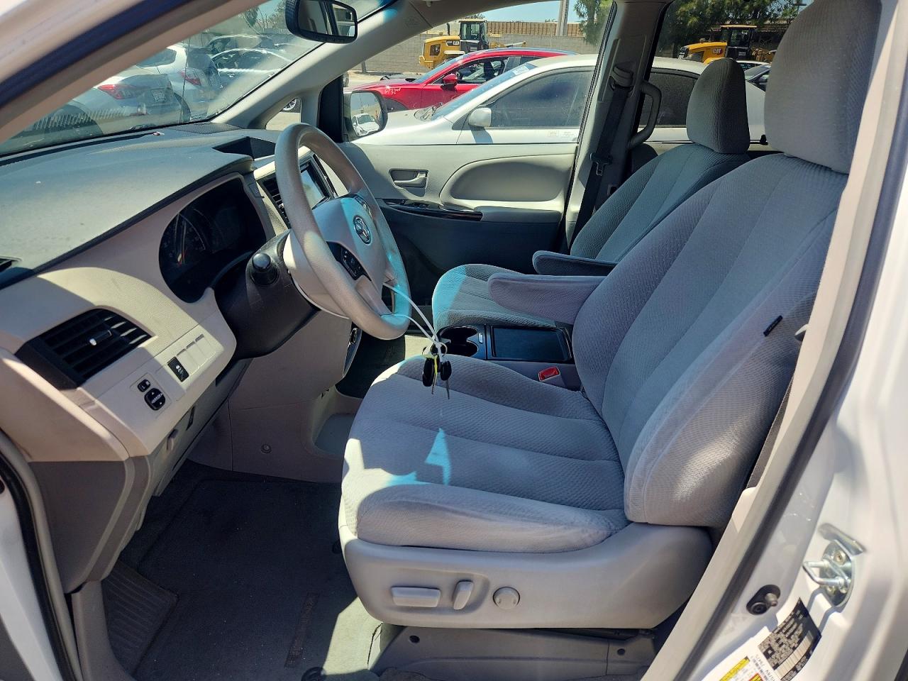 2014 Toyota Sienna Le White vin: 5TDKK3DC2ES500285