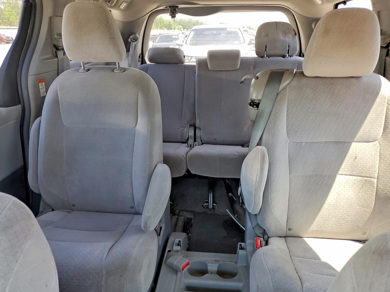 2015 Toyota Sienna Le Серебряный vin: 5TDKK3DC2FS538911