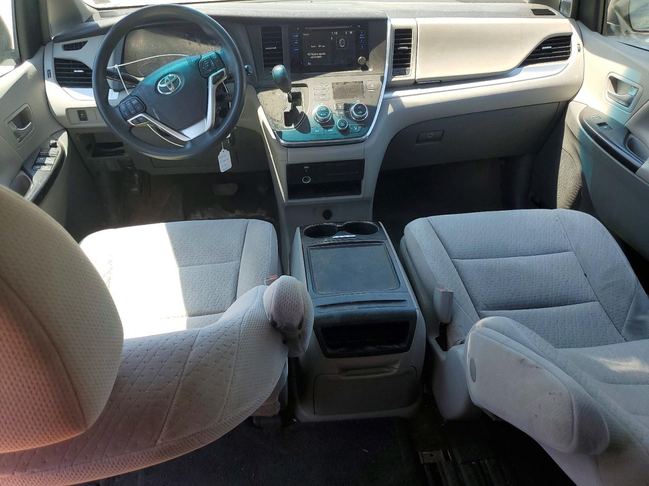 2015 Toyota Sienna Le Серебряный vin: 5TDKK3DC2FS538911