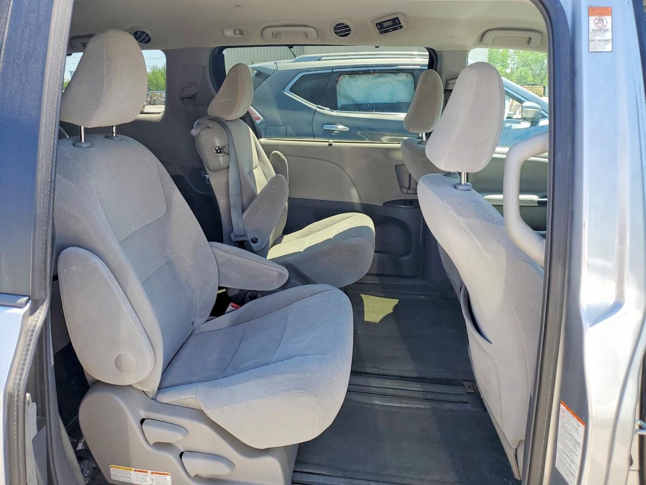 2015 Toyota Sienna Le Серебряный vin: 5TDKK3DC2FS538911