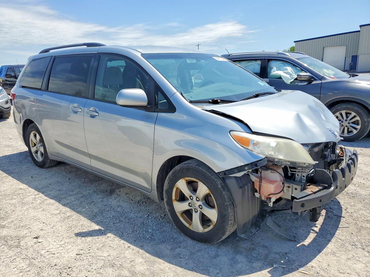 2015 Toyota Sienna Le Серебряный vin: 5TDKK3DC2FS538911