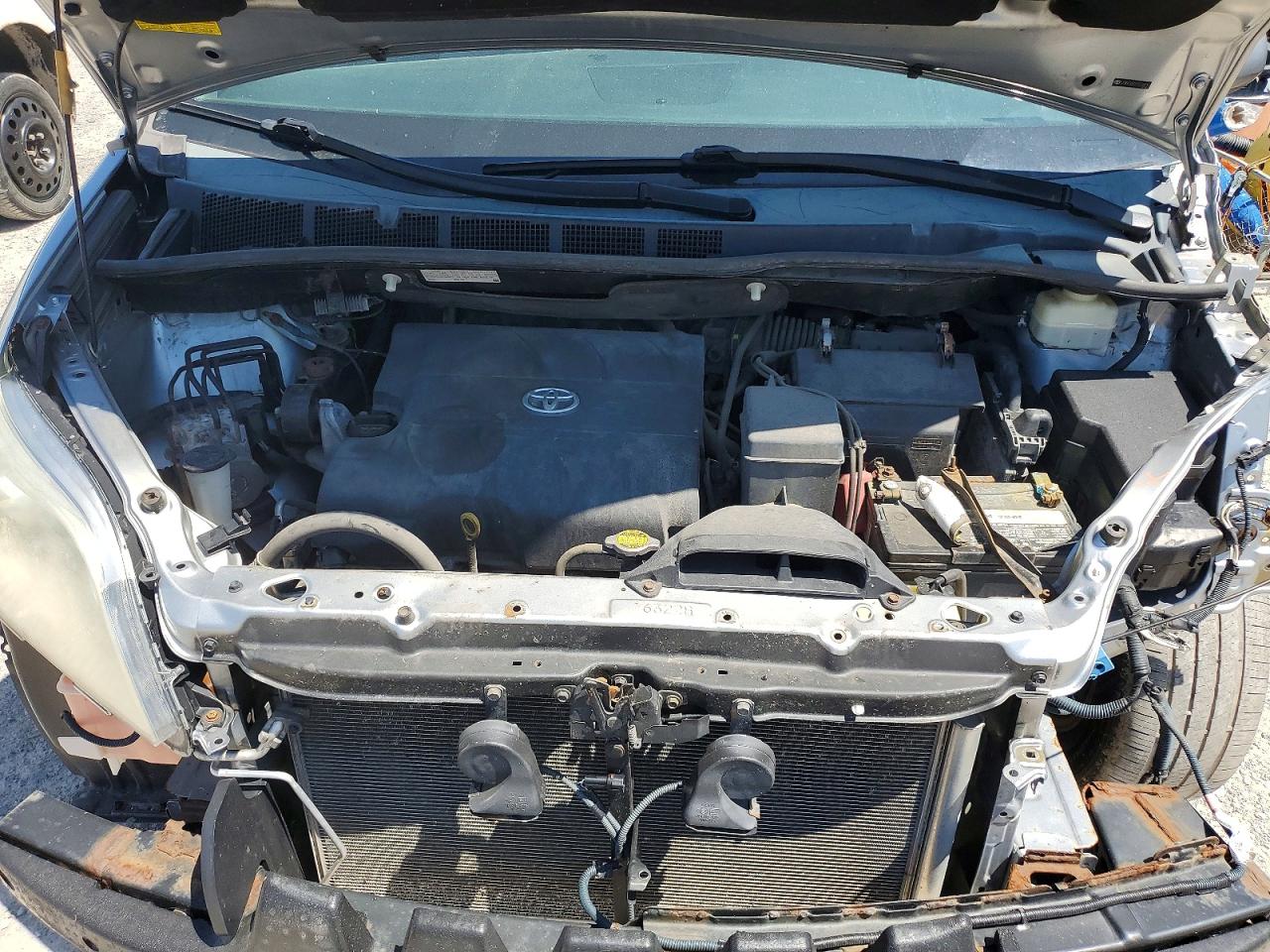 2015 Toyota Sienna Le Серебряный vin: 5TDKK3DC2FS538911