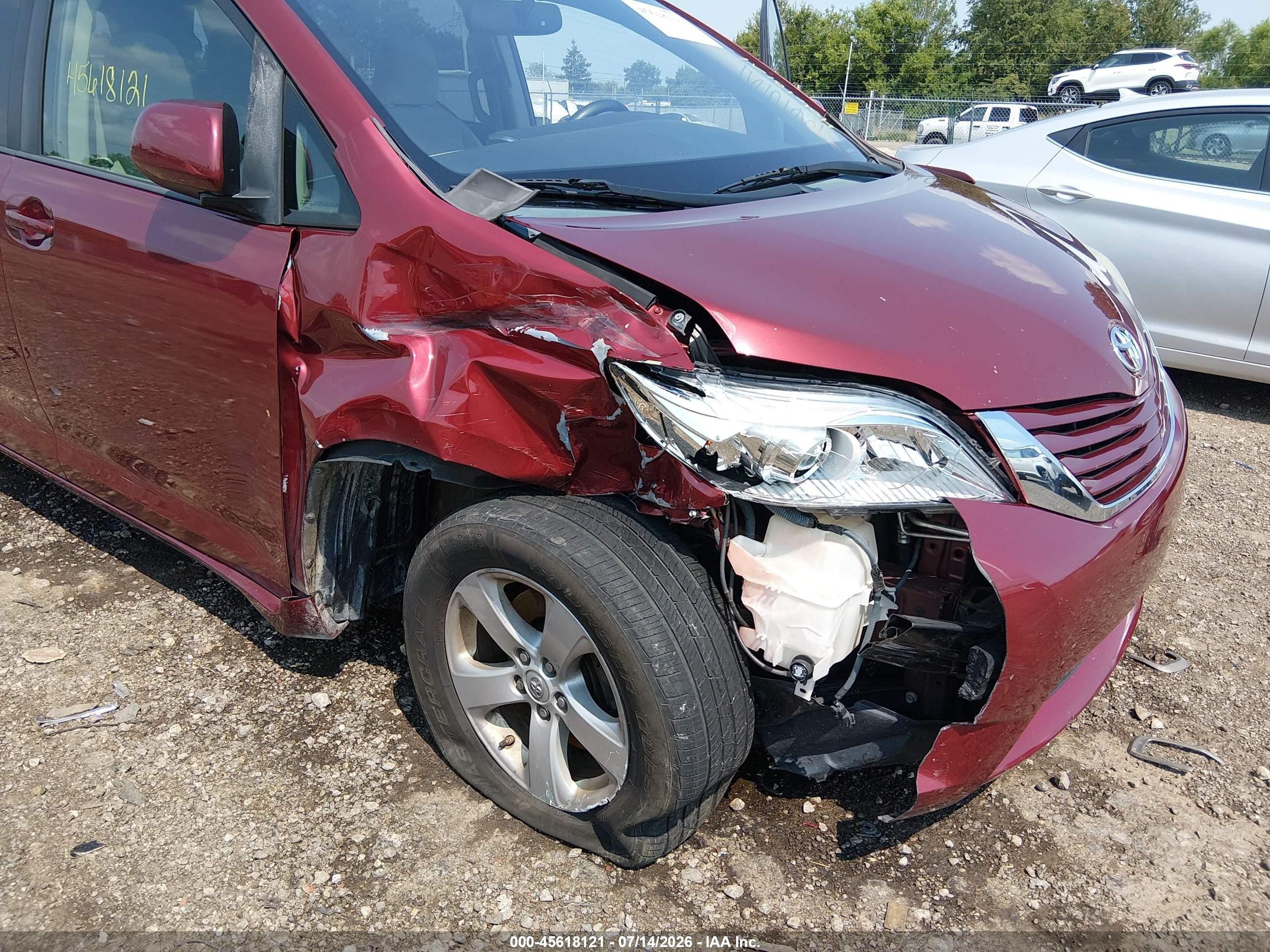 2015 Toyota Sienna Le 8 Passenger Maroon vin: 5TDKK3DC2FS556695