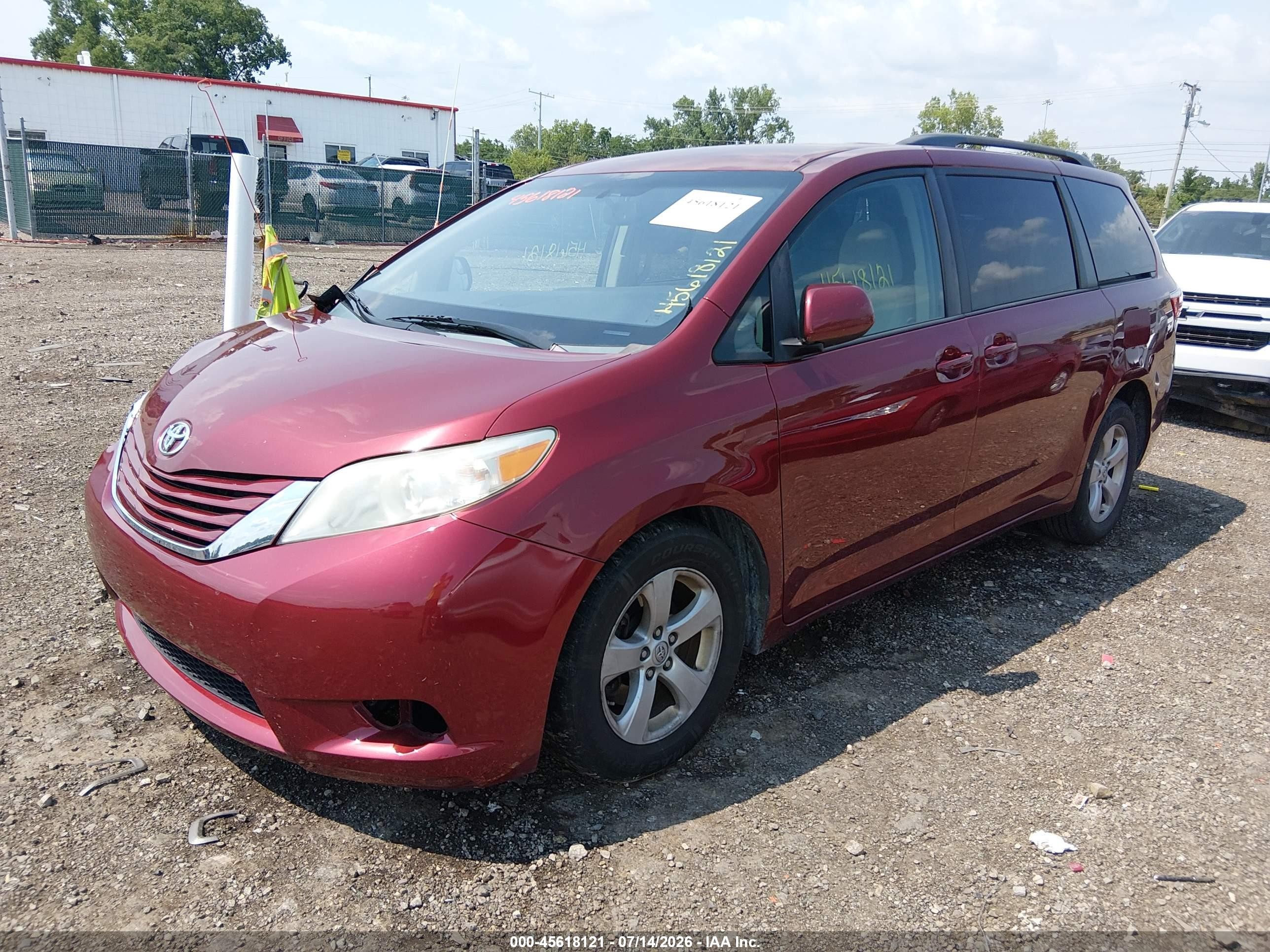 2015 Toyota Sienna Le 8 Passenger Maroon vin: 5TDKK3DC2FS556695