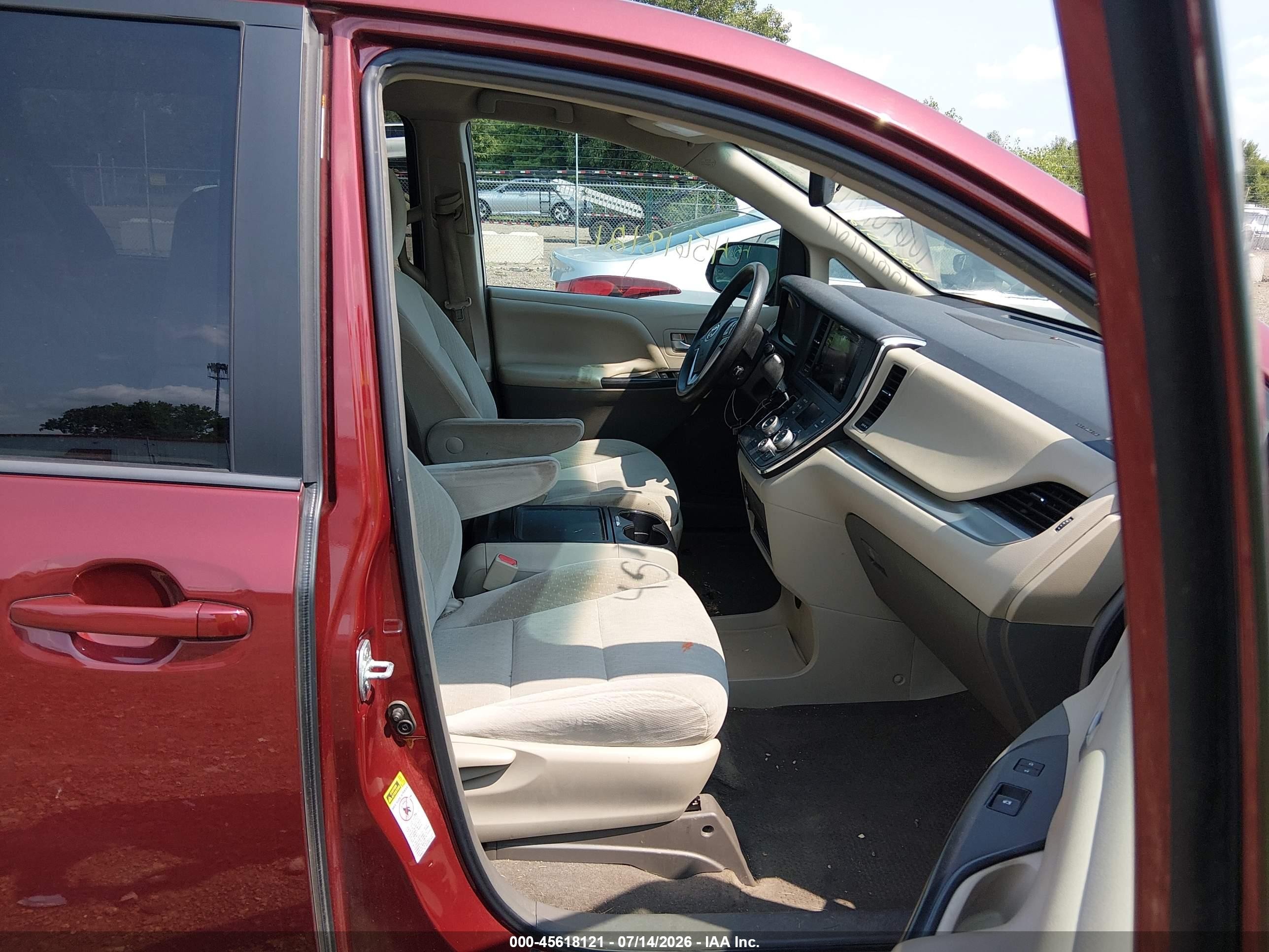 2015 Toyota Sienna Le 8 Passenger Maroon vin: 5TDKK3DC2FS556695