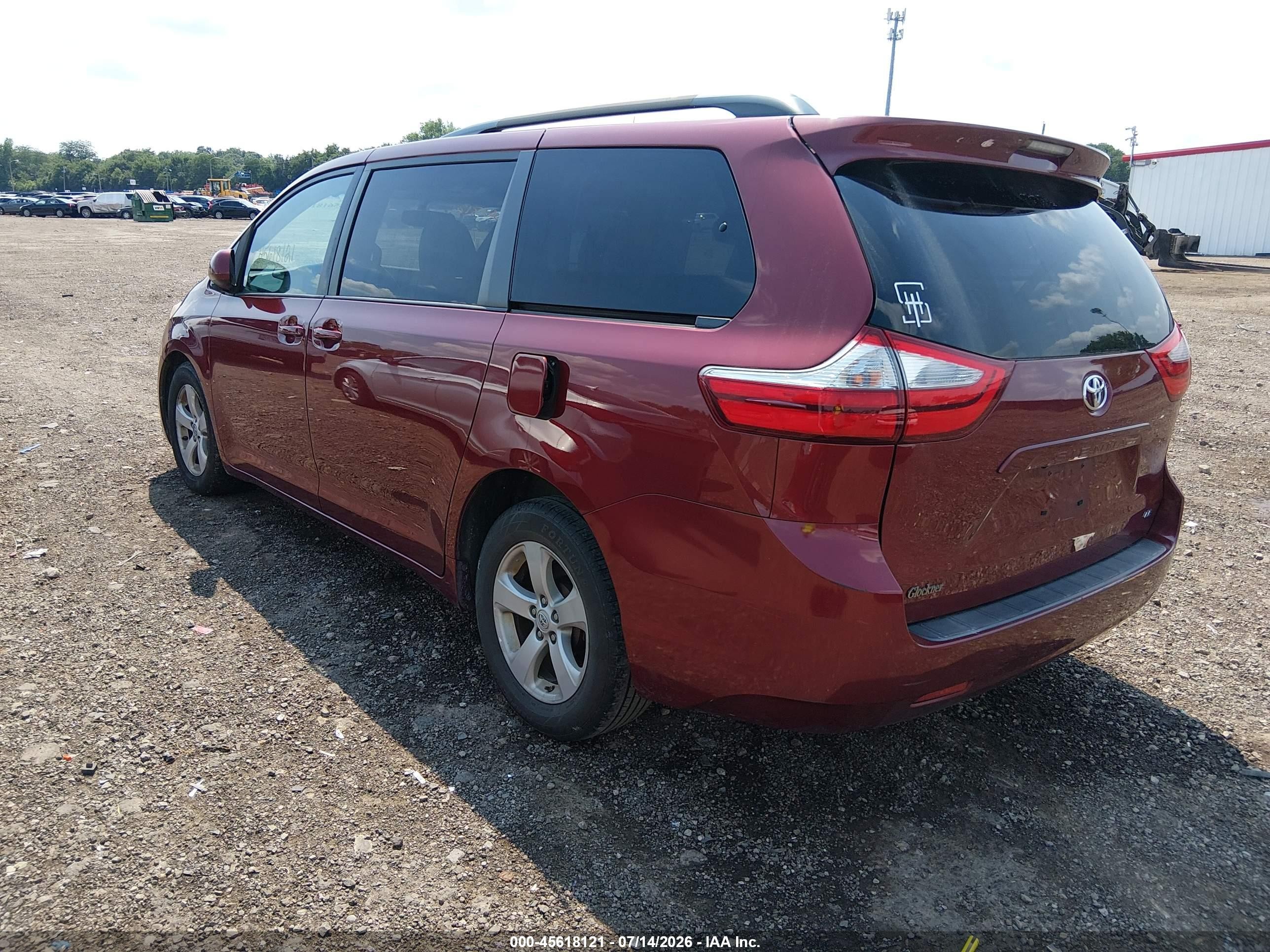 2015 Toyota Sienna Le 8 Passenger Maroon vin: 5TDKK3DC2FS556695