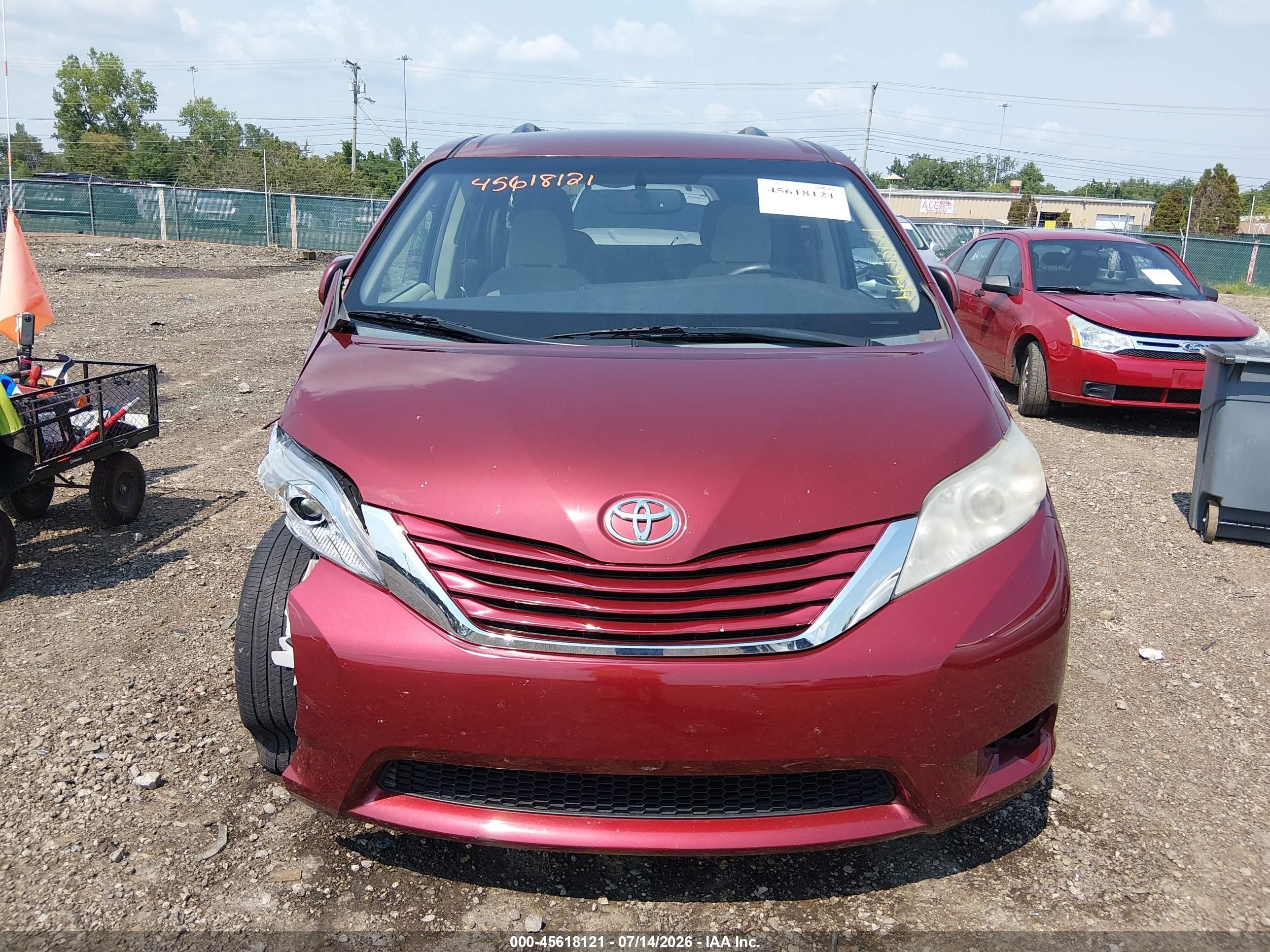 2015 Toyota Sienna Le 8 Passenger Maroon vin: 5TDKK3DC2FS556695